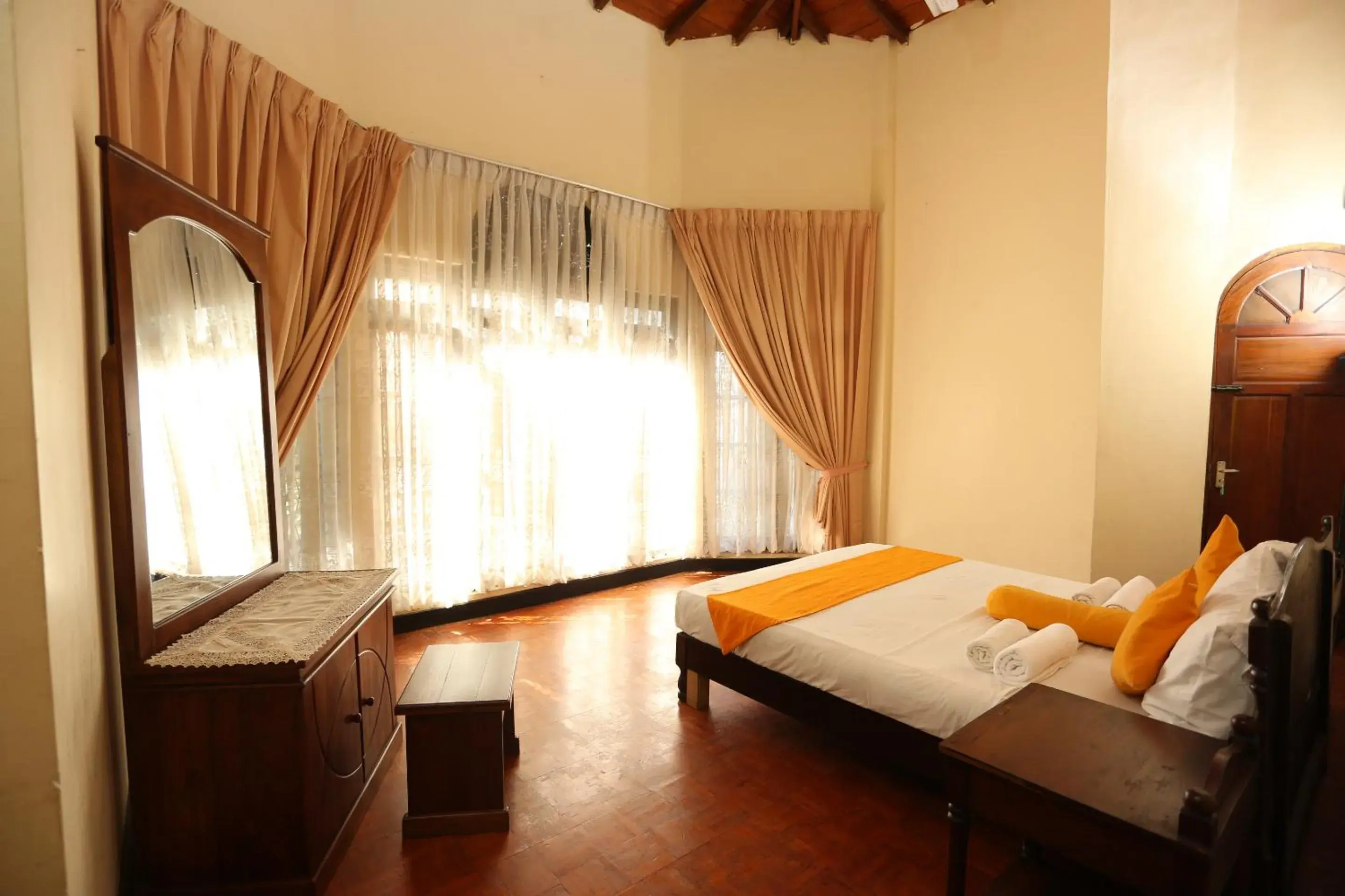 Photo of the whole room, Bed in Tree Breeze Inn Photo of the whole room, Bed in Tree Breeze Inn