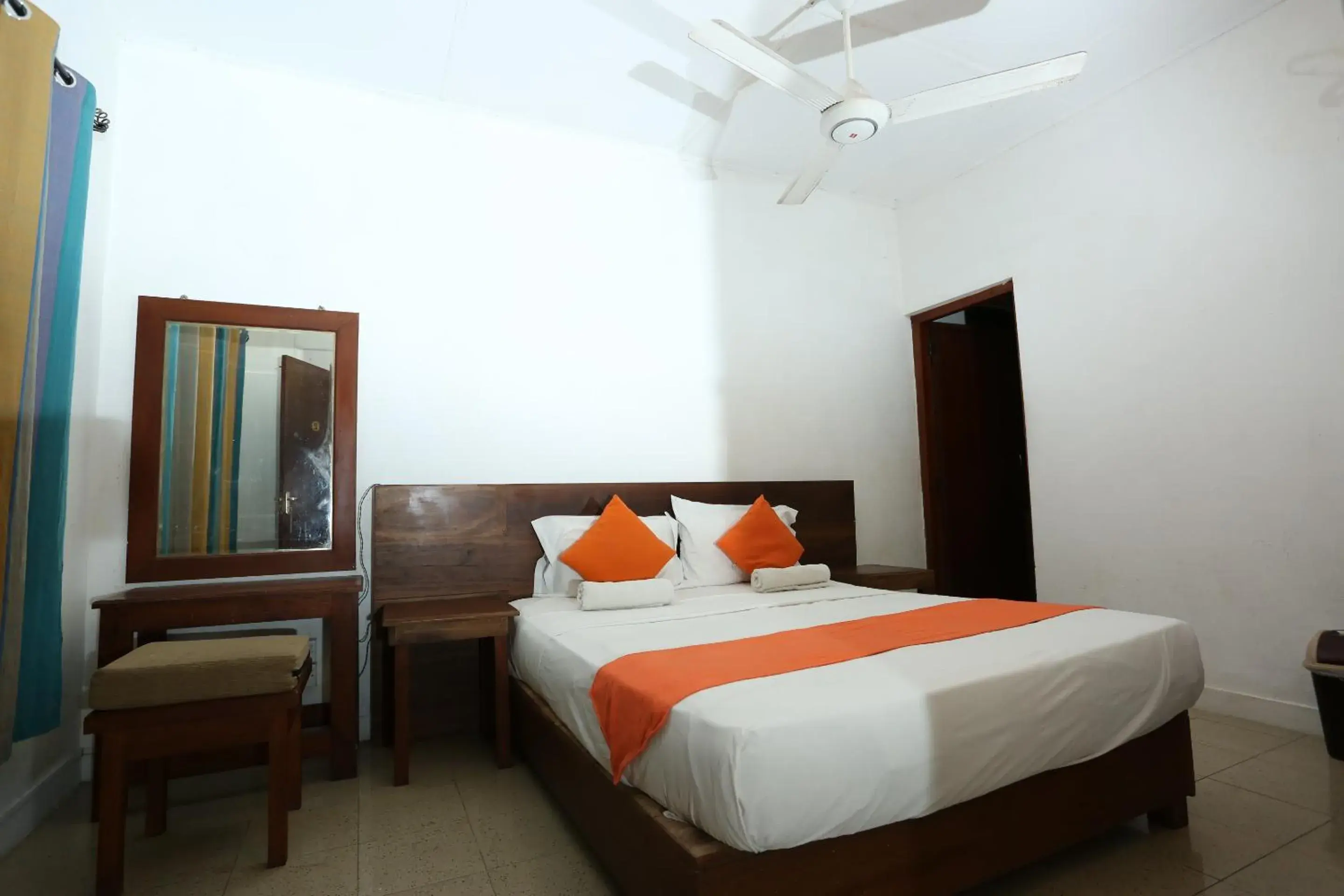 Bedroom, Bed in Tree Breeze Inn Bedroom, Bed in Tree Breeze Inn