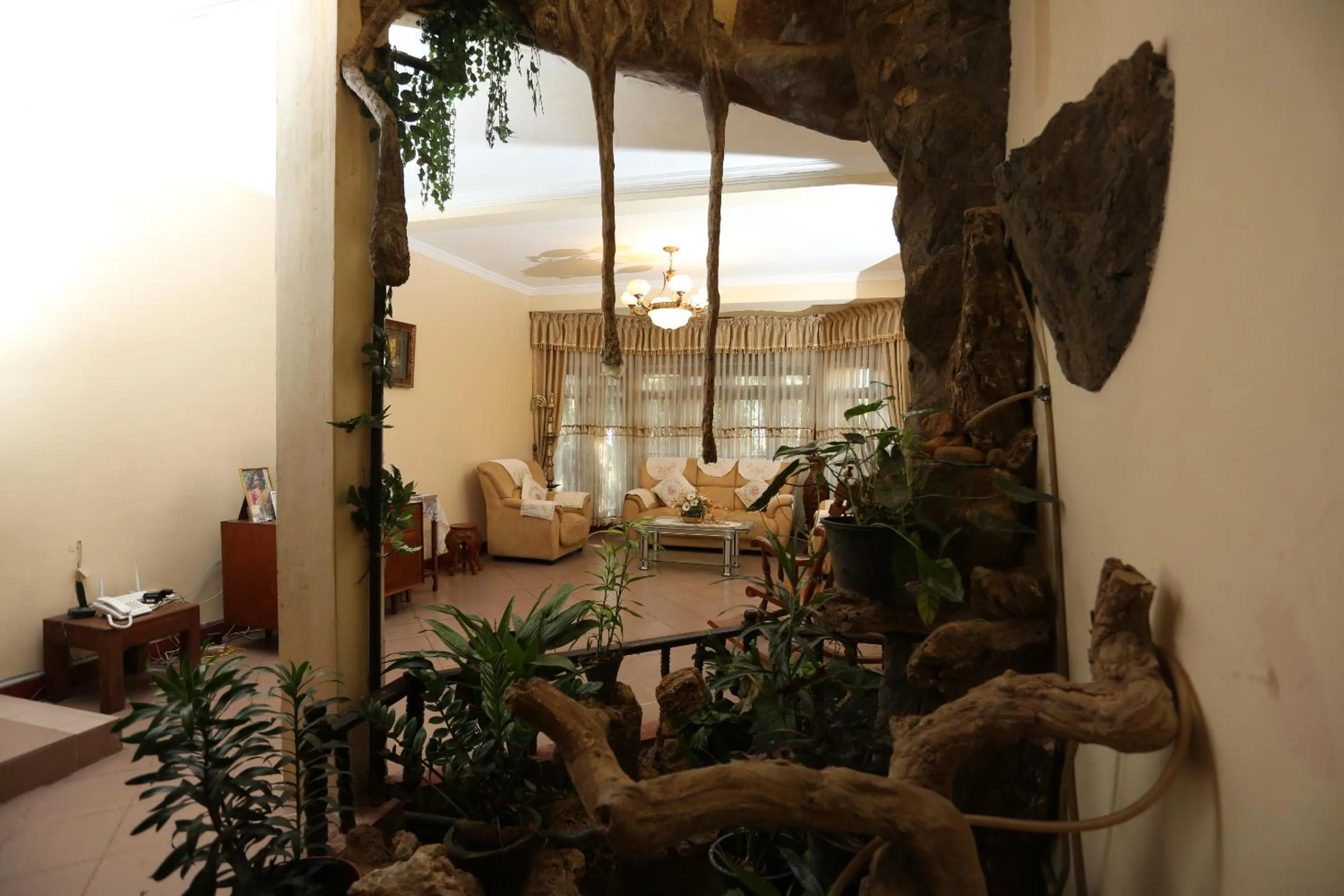 Communal lounge/ TV room in Tree Breeze Inn