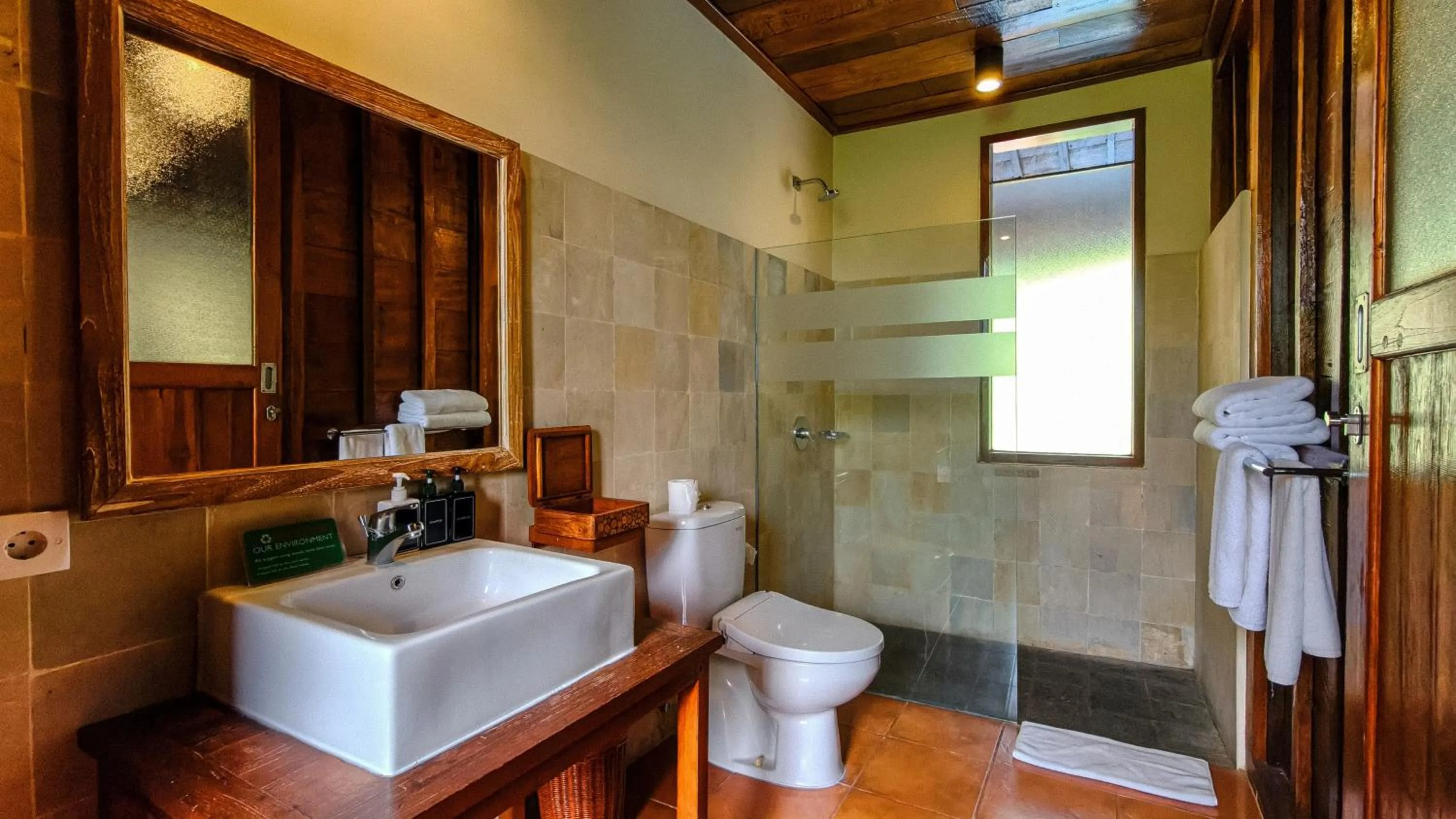 Shower in Ubud Heaven Sayan