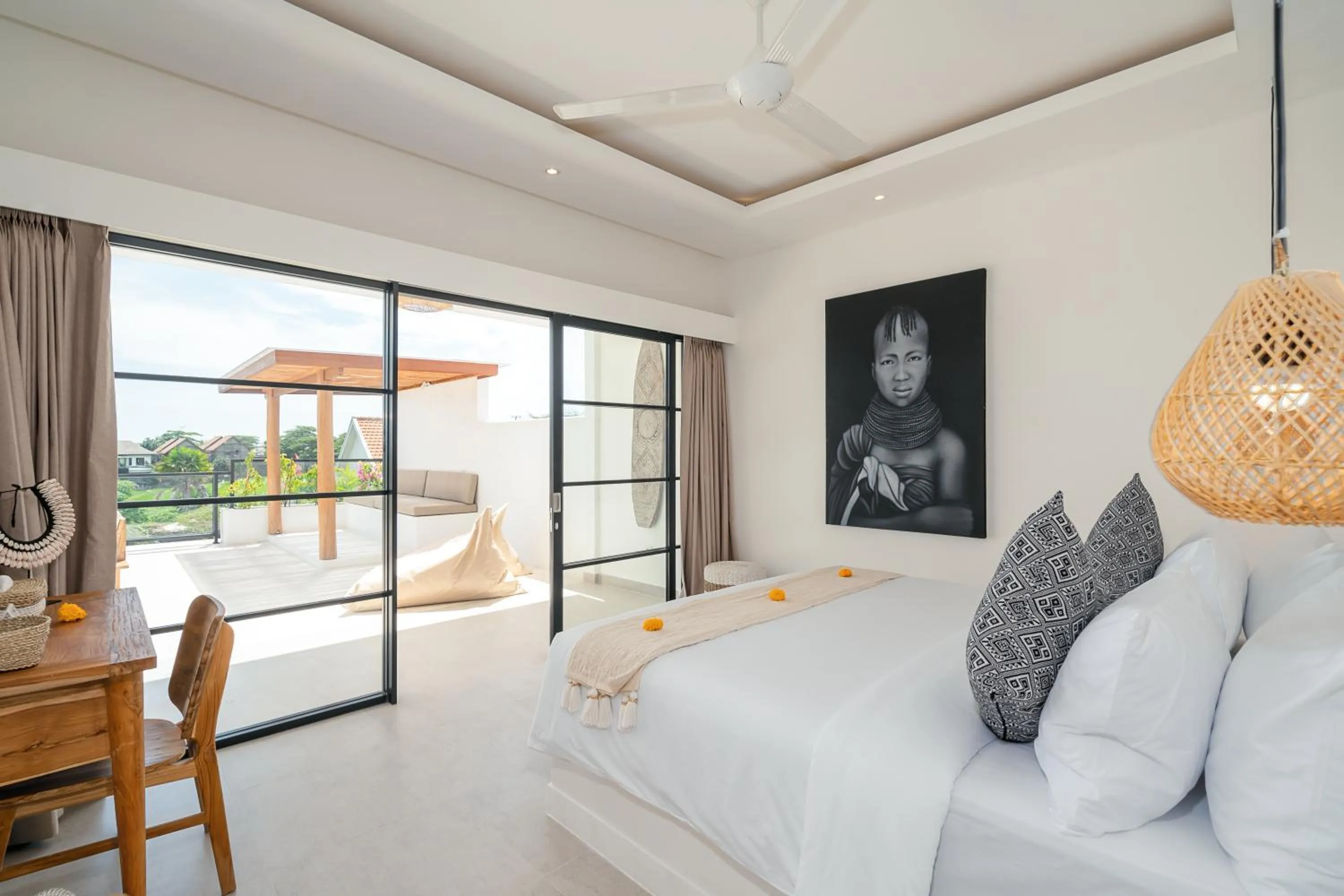Villa Mayasa, 4-bedroom private luxury villa with Rooftop in Seseh Beach