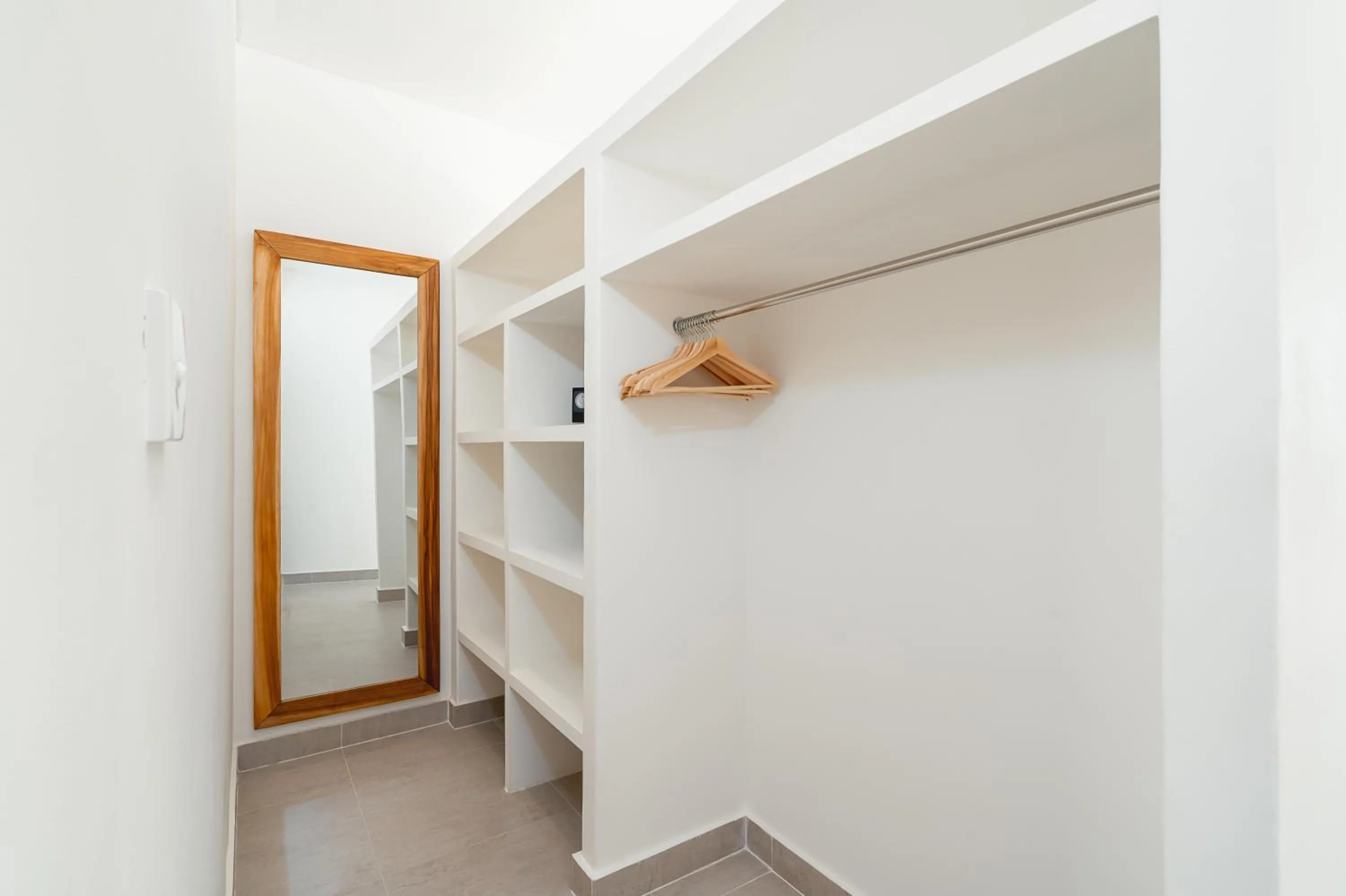 Villa Mayasa, 4-bedroom private luxury villa with Rooftop in Seseh Beach