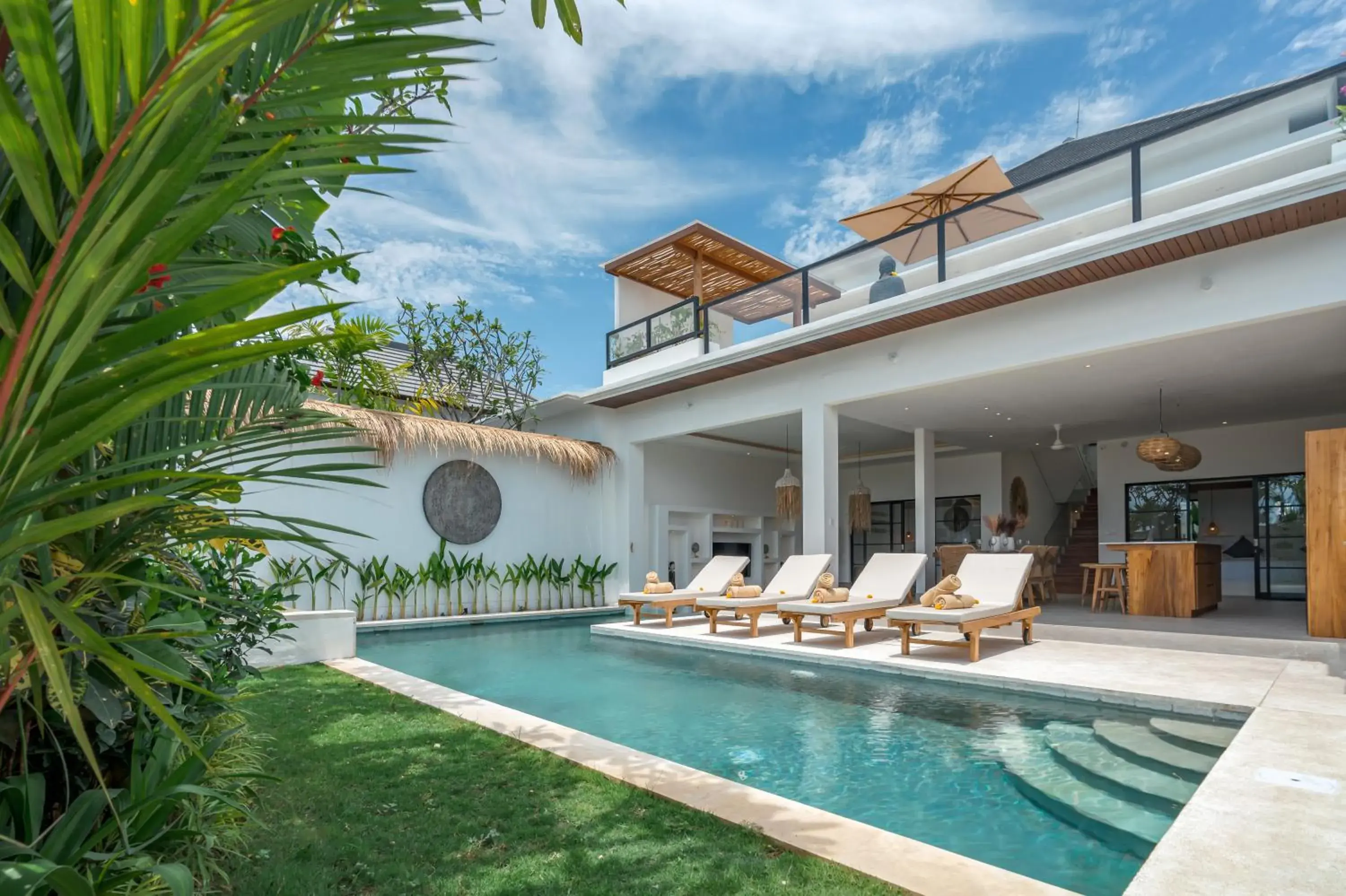 Villa Mayasa, 4-bedroom private luxury villa with Rooftop in Seseh Beach Villa Mayasa, 4-bedroom private luxury villa with Rooftop in Seseh Beach