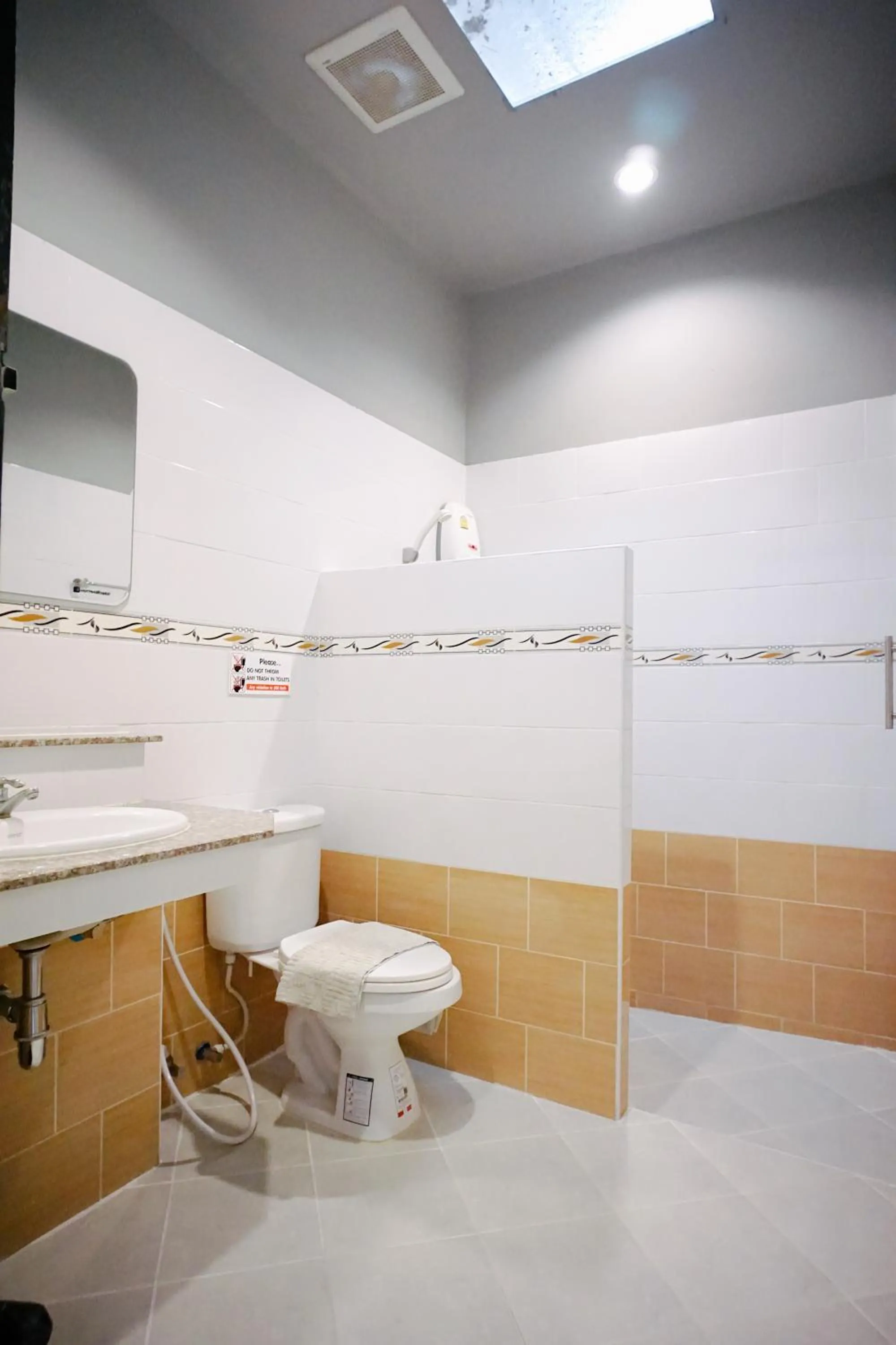 Shower in Warmwell Hostel