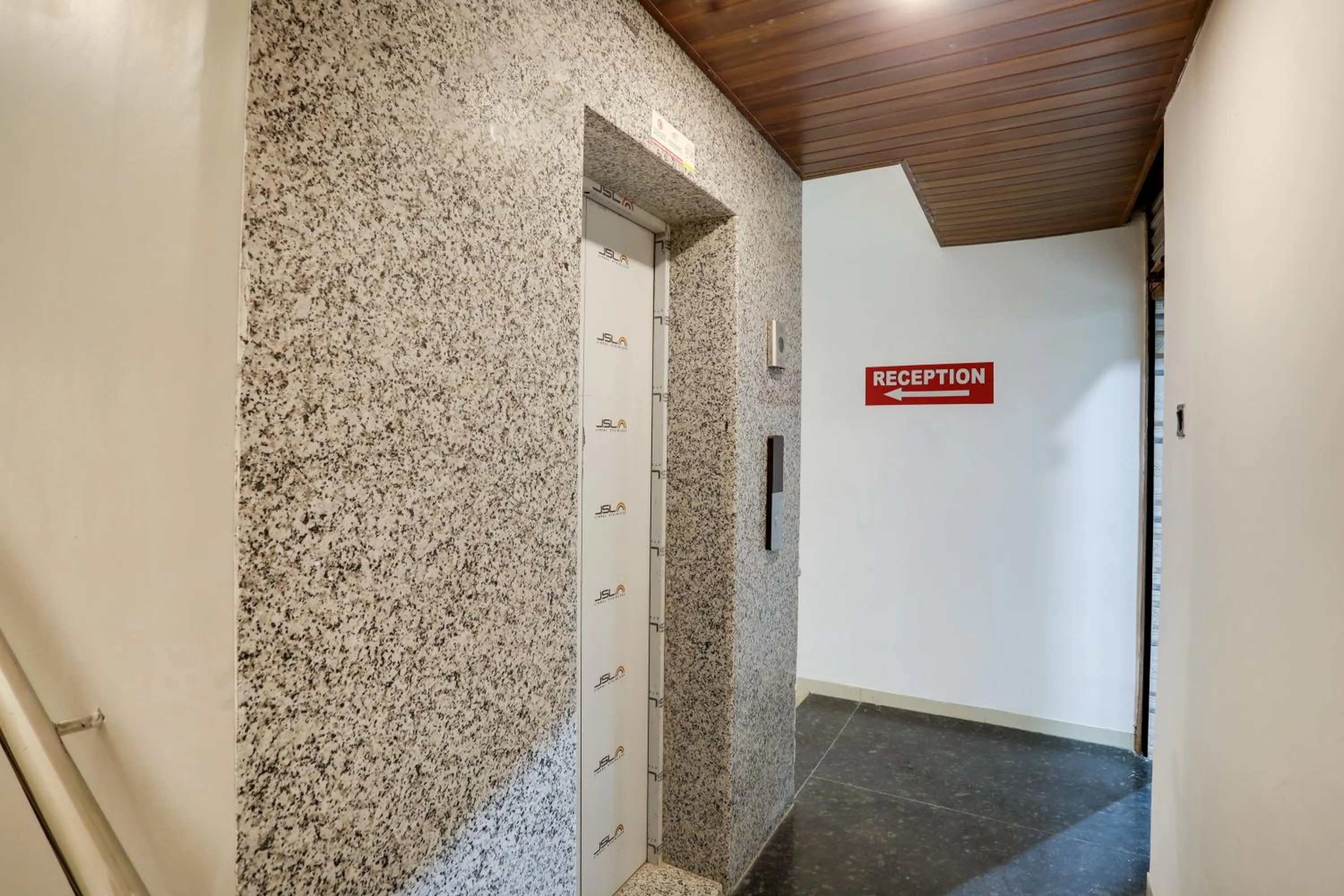 Lobby or reception in Super Hotel O D K Patil