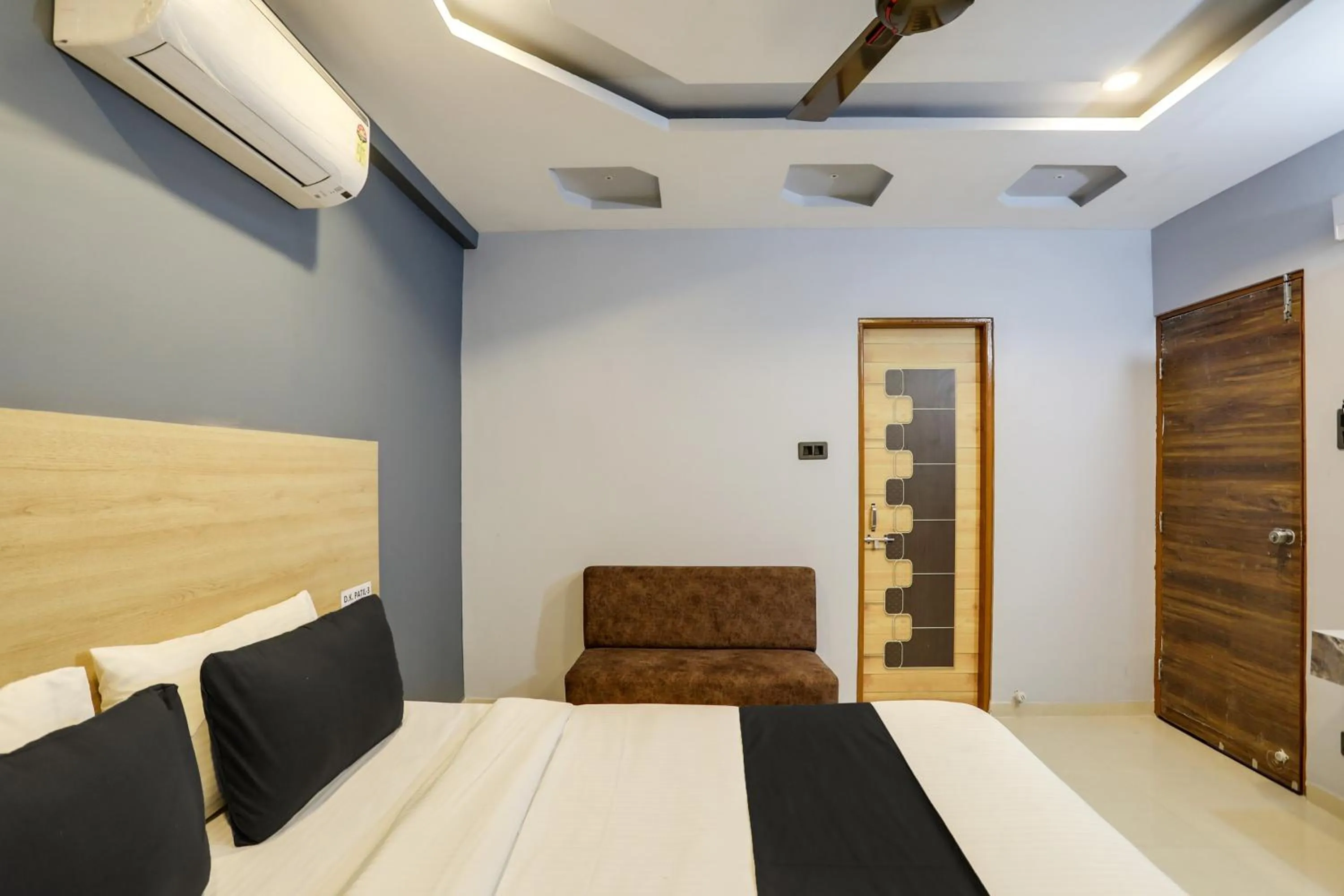 Bedroom in Super Hotel O D K Patil