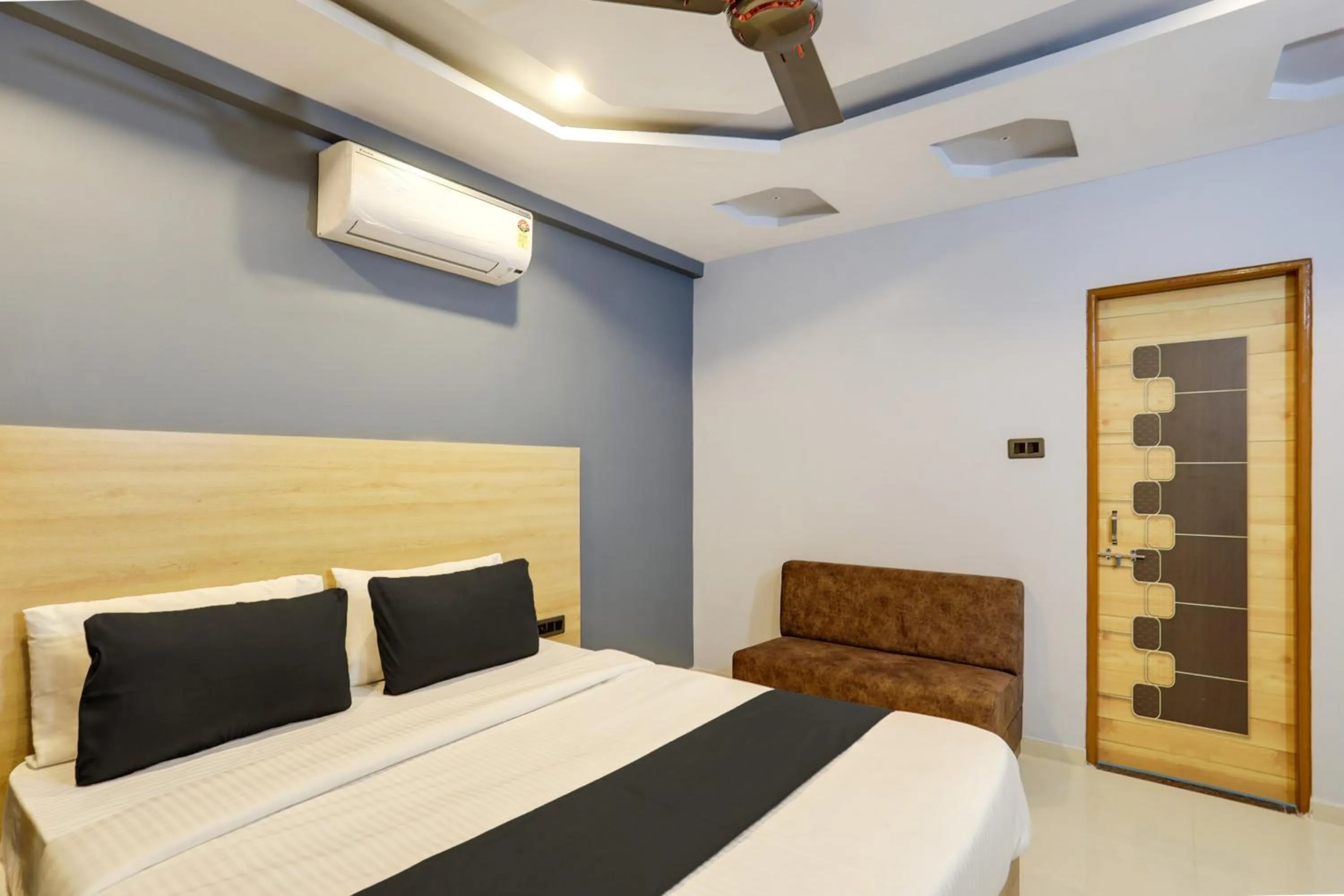 Bedroom in Super Hotel O D K Patil