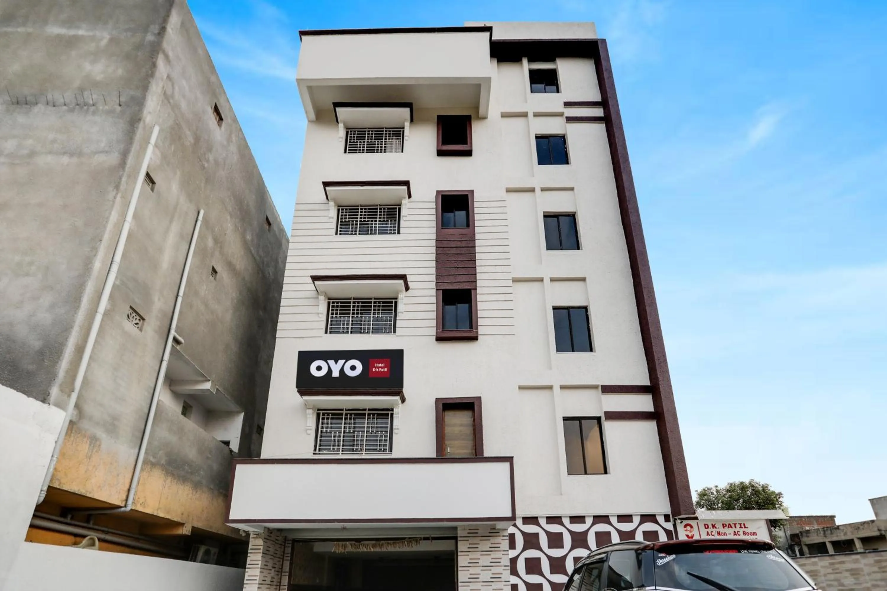 Facade/entrance in Super Hotel O D K Patil