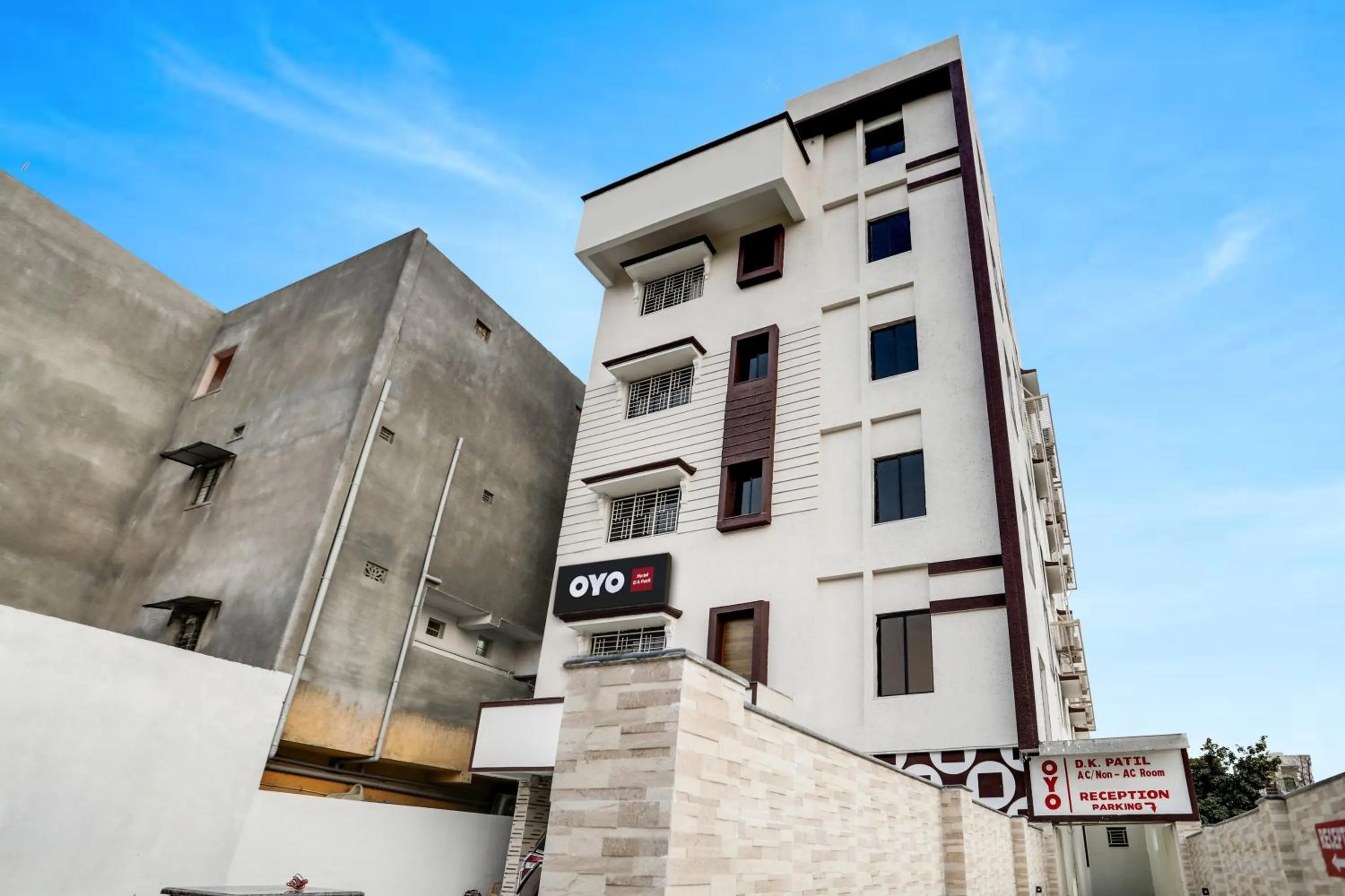 Facade/entrance in Super Hotel O D K Patil