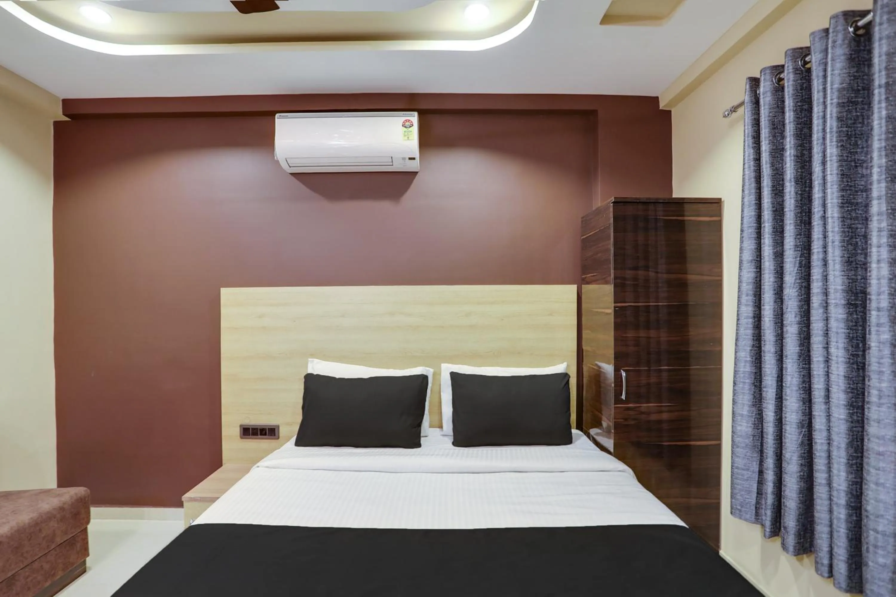 Bedroom in Super Hotel O D K Patil