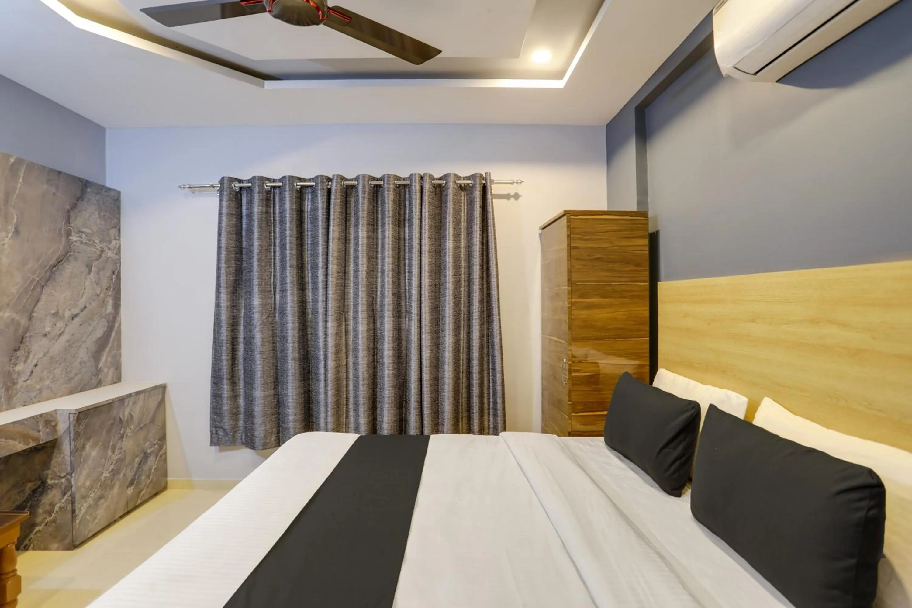 Lobby or reception in Super Hotel O D K Patil