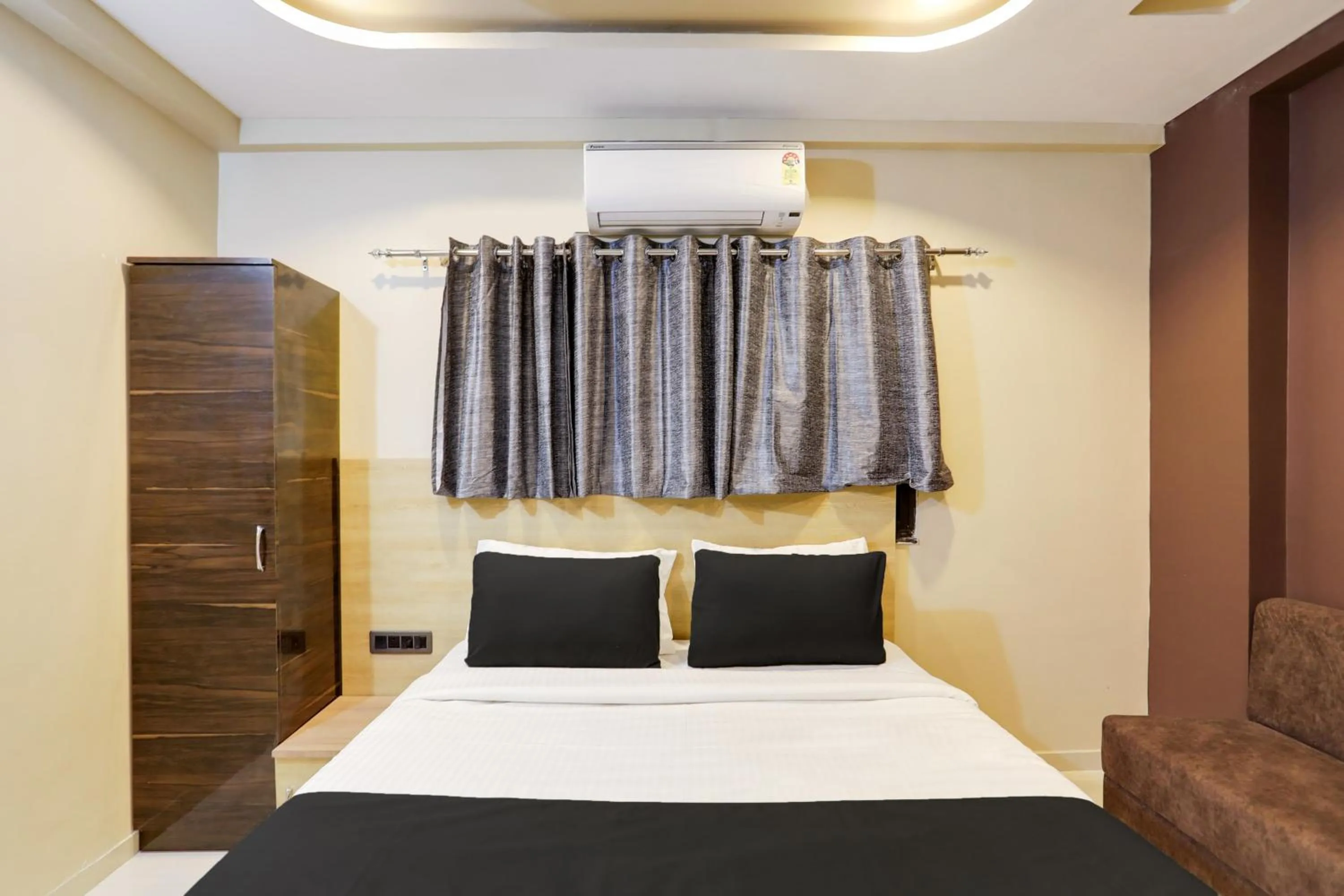 Bedroom in Super Hotel O D K Patil