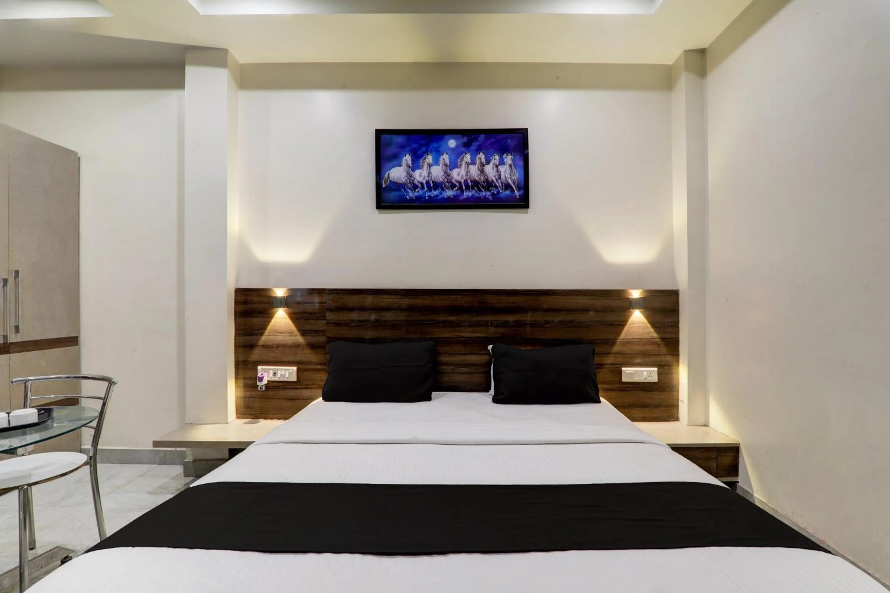 Bedroom, Bed in Hotel O DR Palace