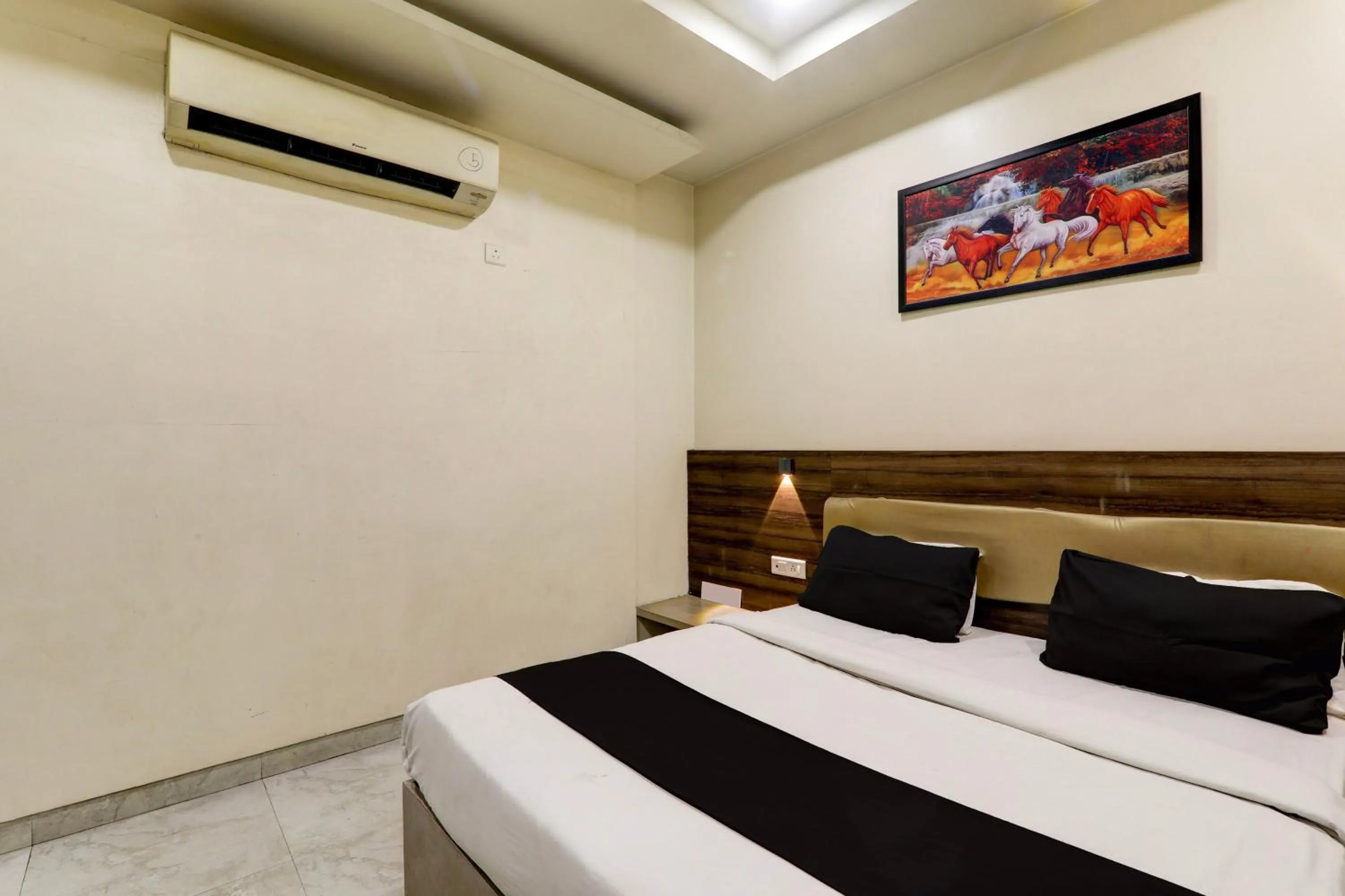 Bedroom, Bed in Hotel O DR Palace