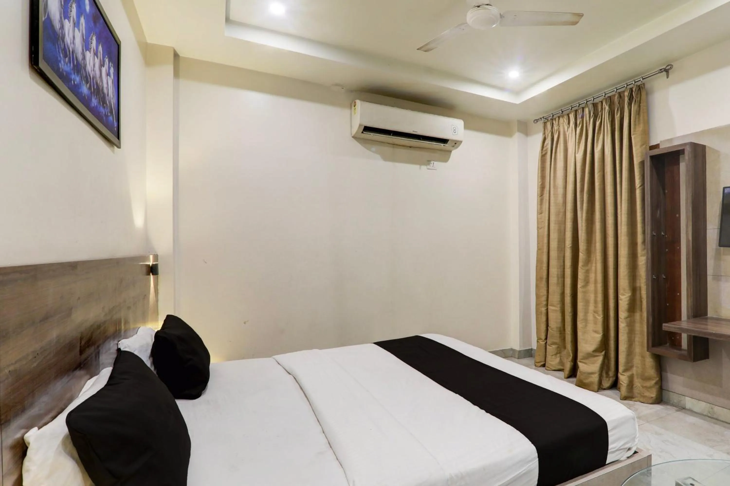 Bedroom, Bed in Hotel O DR Palace