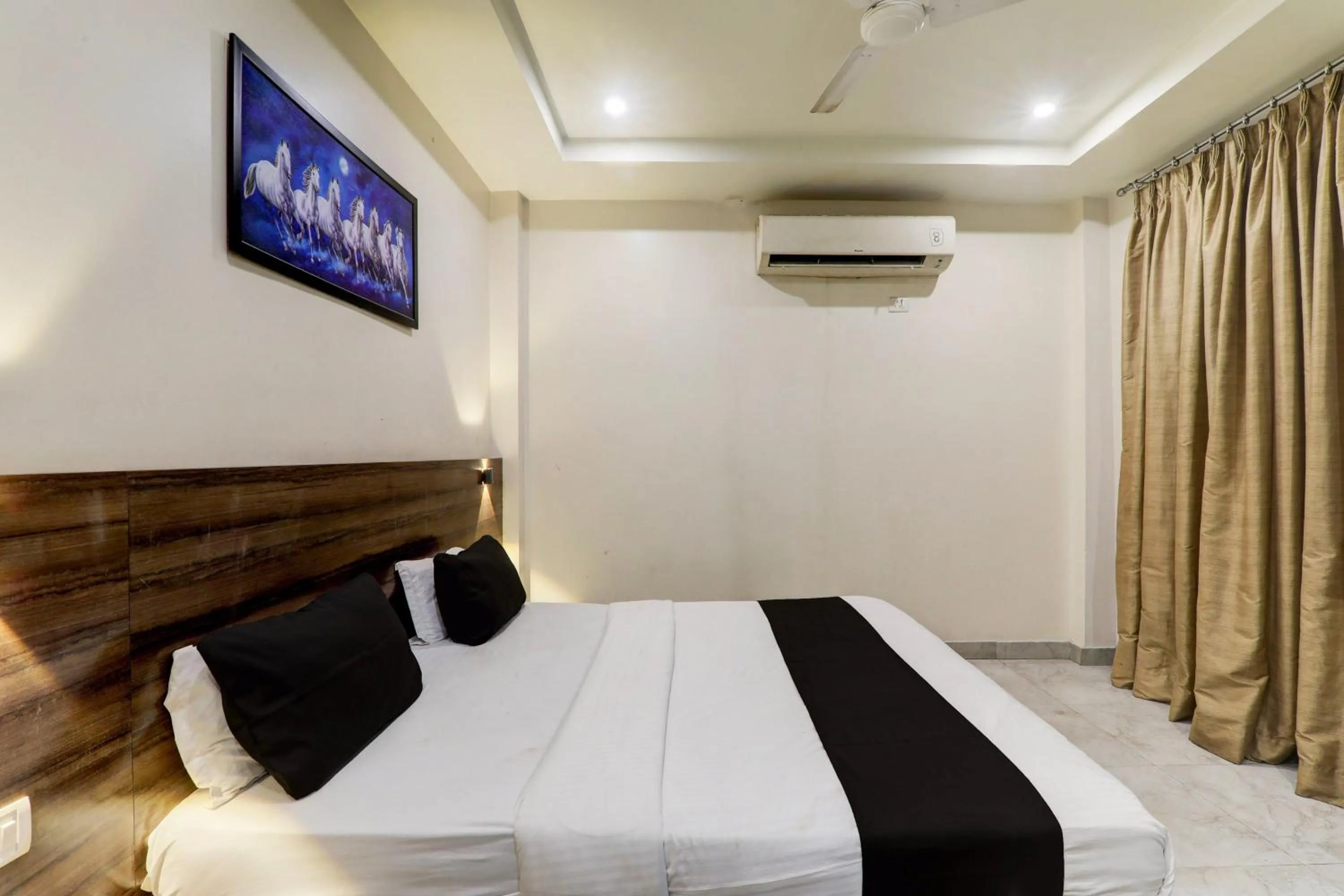 Bedroom, Bed in Hotel O DR Palace