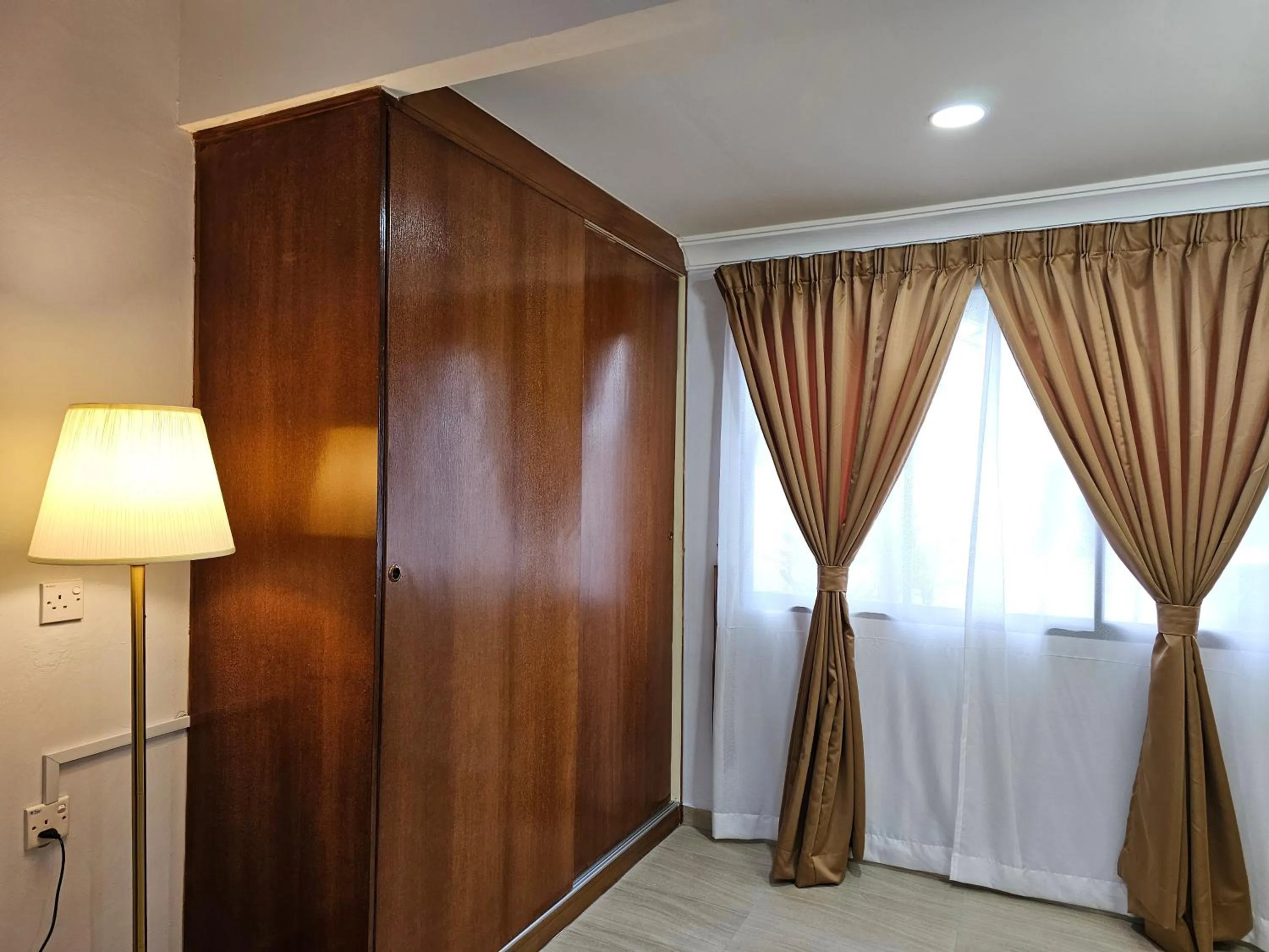 wardrobe, Bed in Cottage Inn Gerik