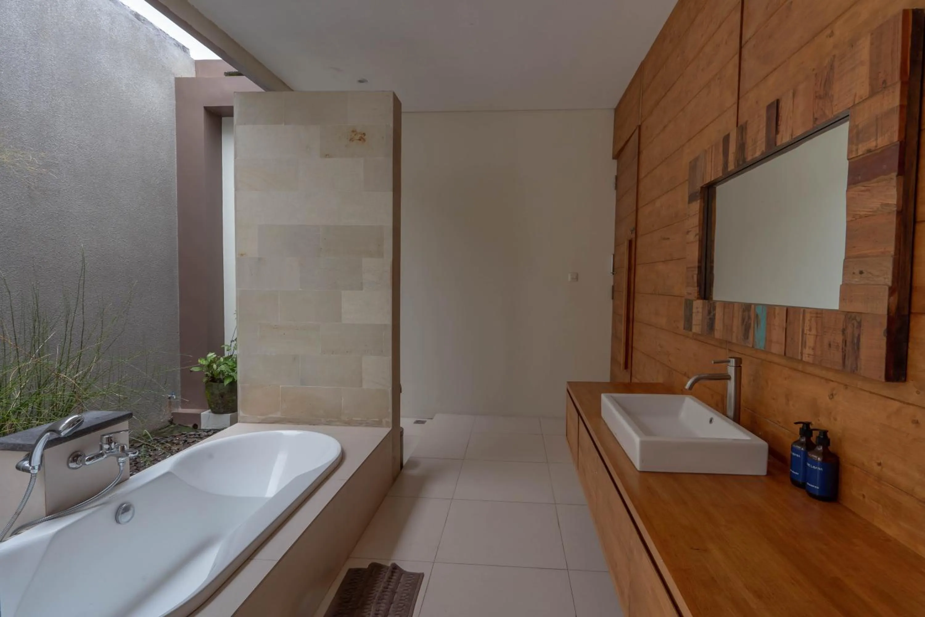 Bathroom in The Lavana Gracie's Villa Nusa Dua