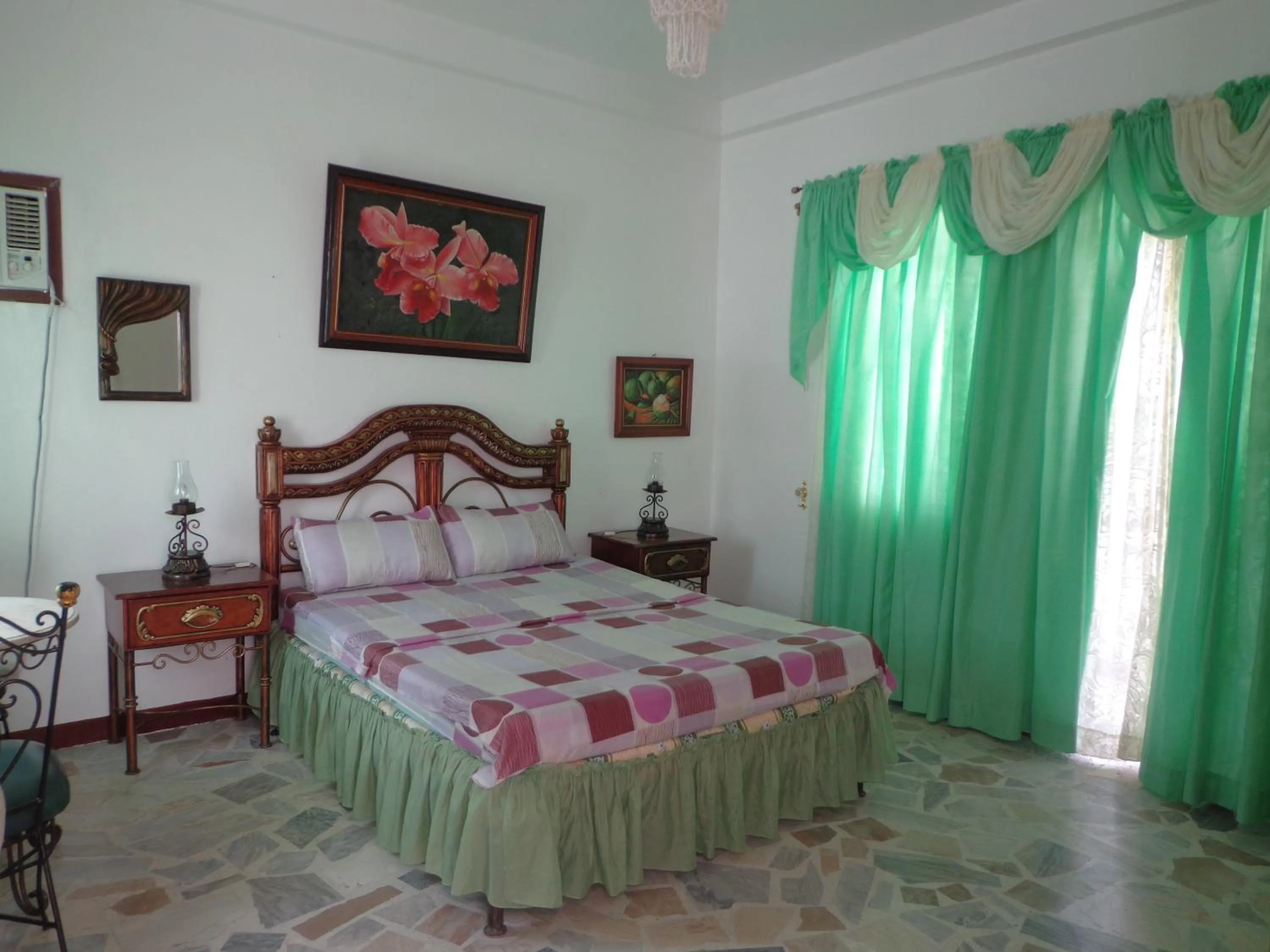 Photo of the whole room, Bed in White & Yellow Castle Hotel and Resort