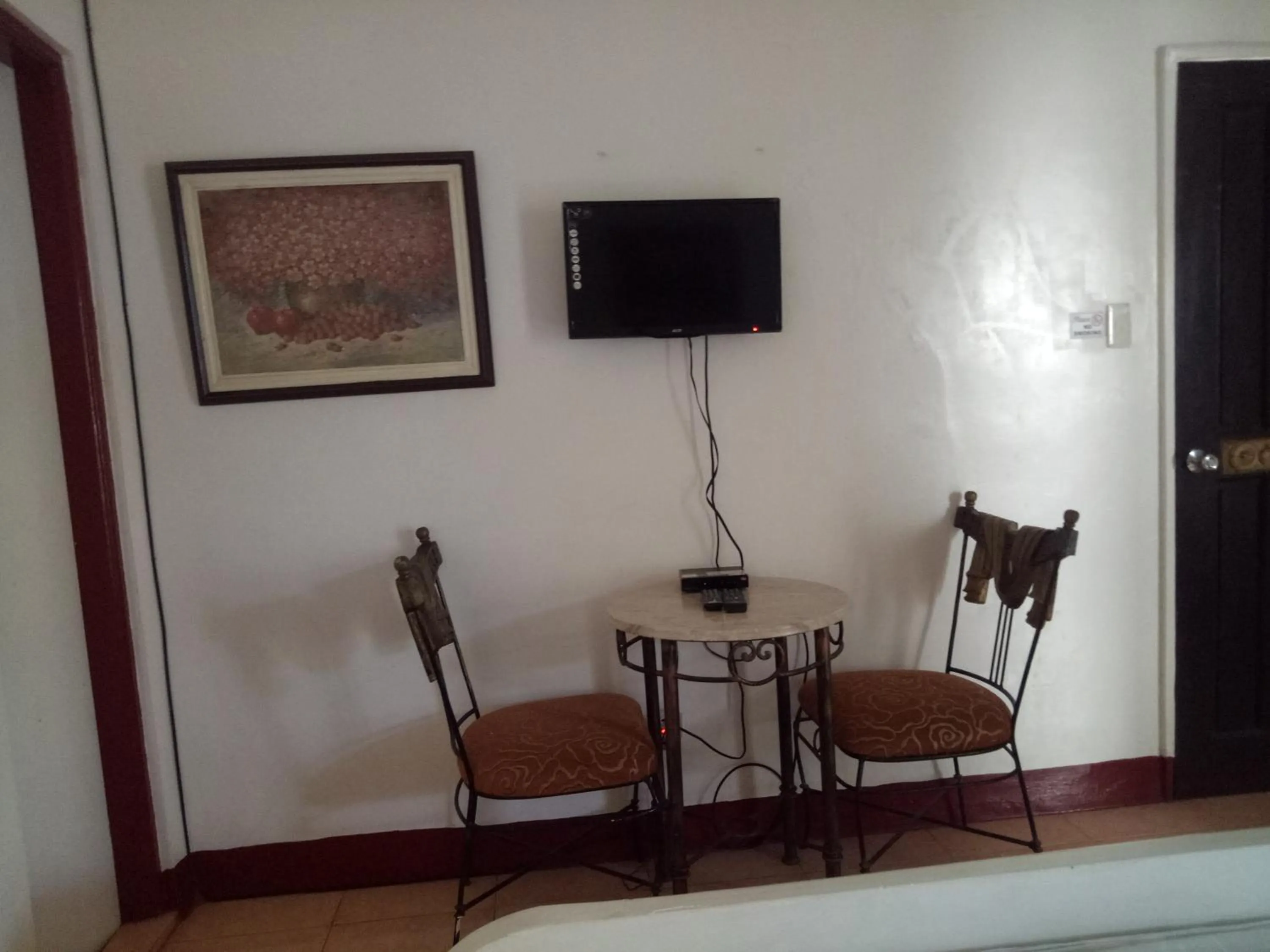 TV and multimedia in White & Yellow Castle Hotel and Resort