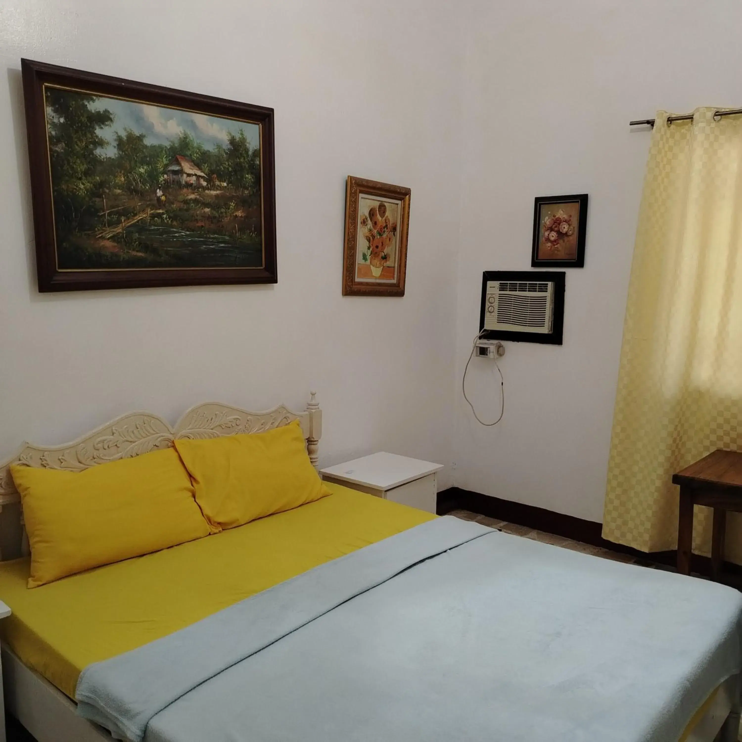 Bed in White & Yellow Castle Hotel and Resort Bed in White & Yellow Castle Hotel and Resort