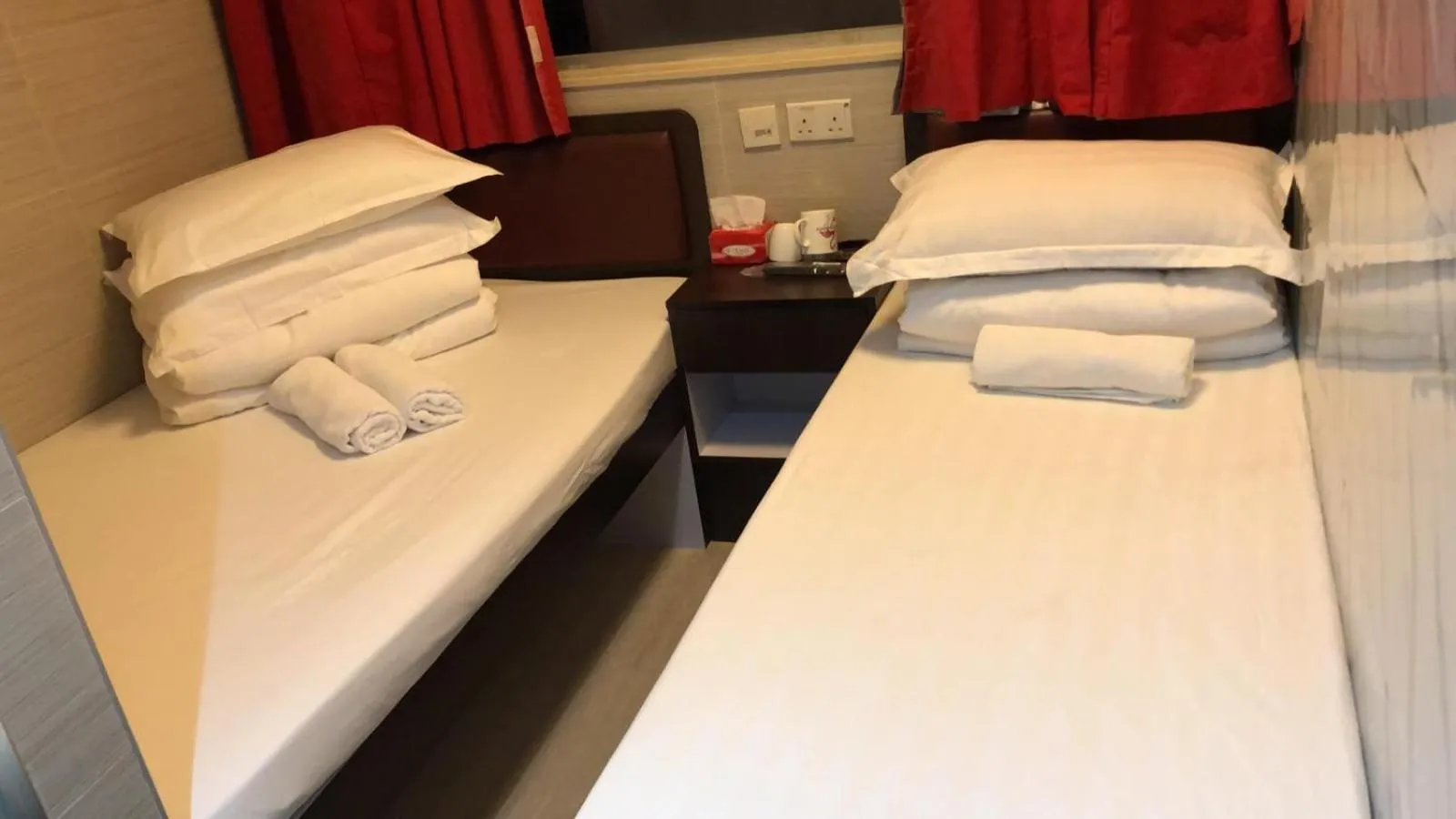 Shower, Bed in Hang Ho Hostel