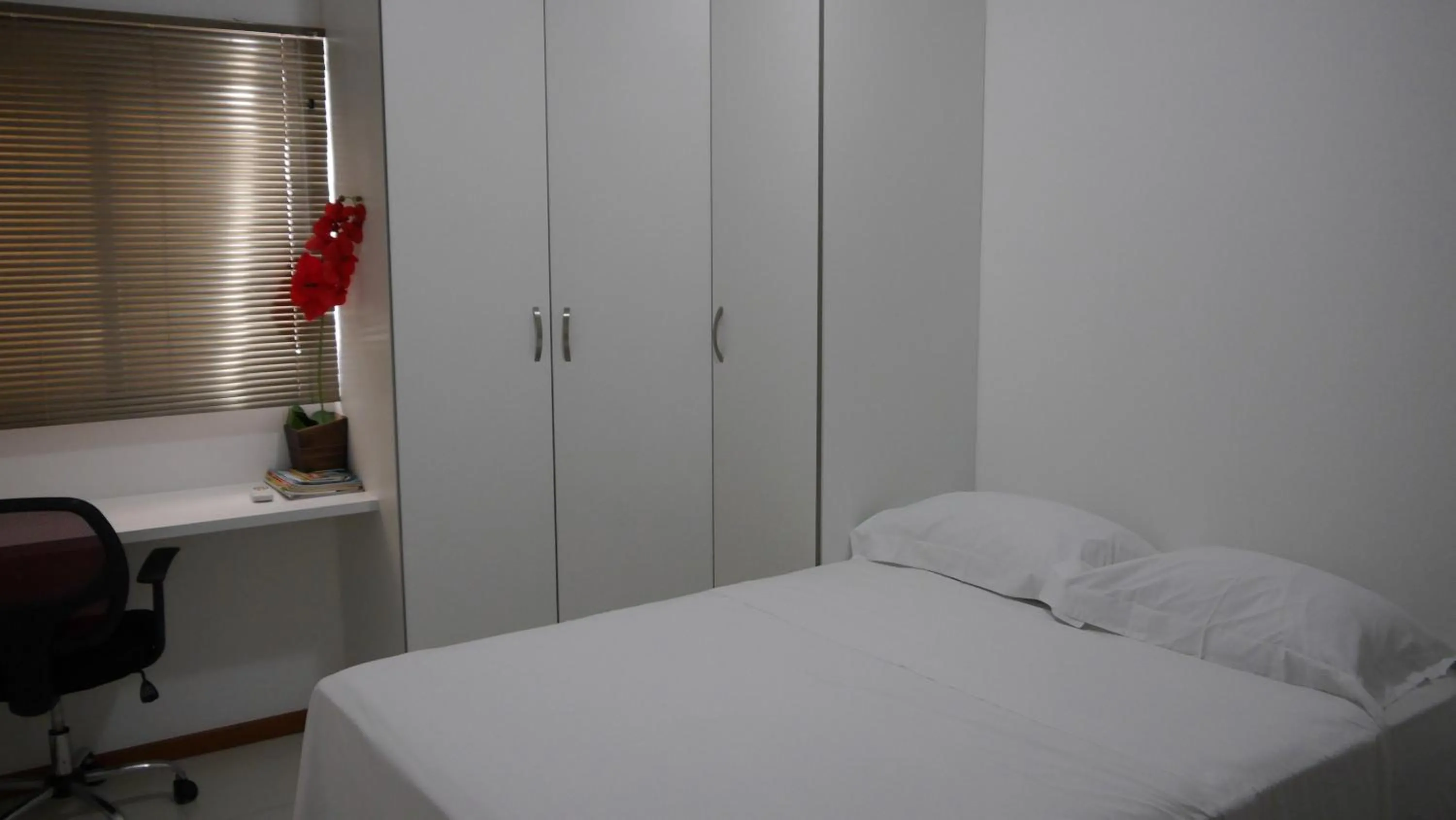 Photo of the whole room, Bed in Port Ville III