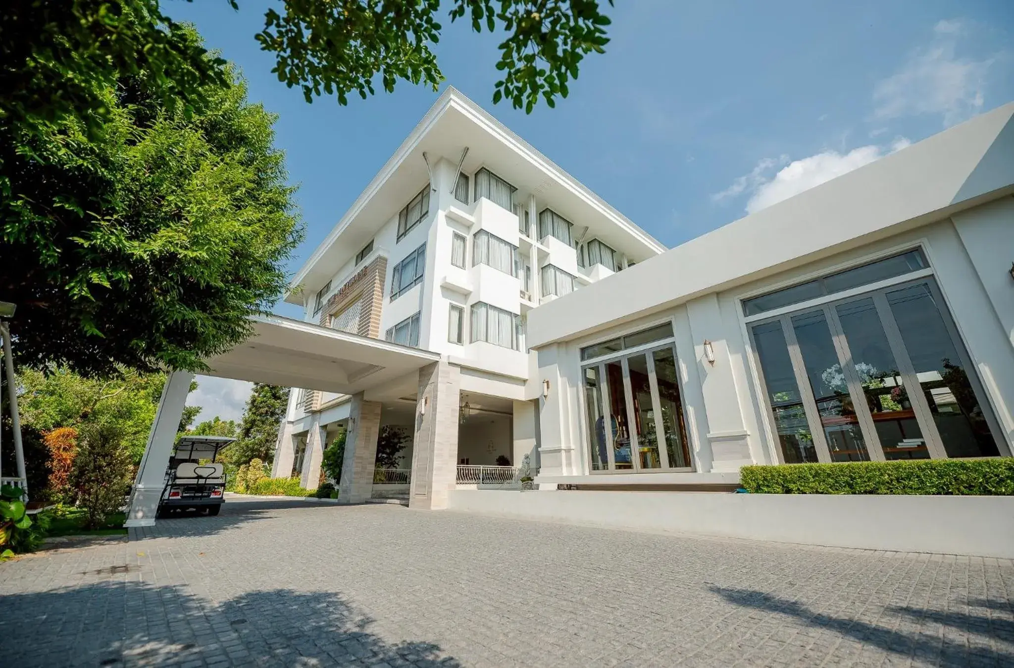 Property building in THE NAVY HOUSE HOTEL Property building in THE NAVY HOUSE HOTEL