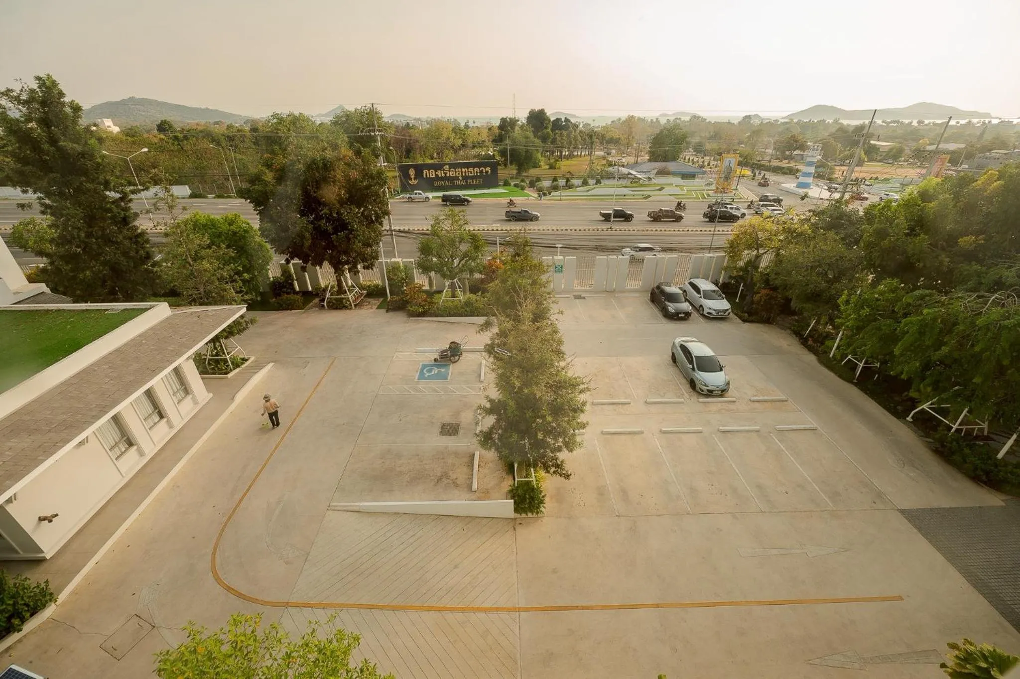 Parking in THE NAVY HOUSE HOTEL