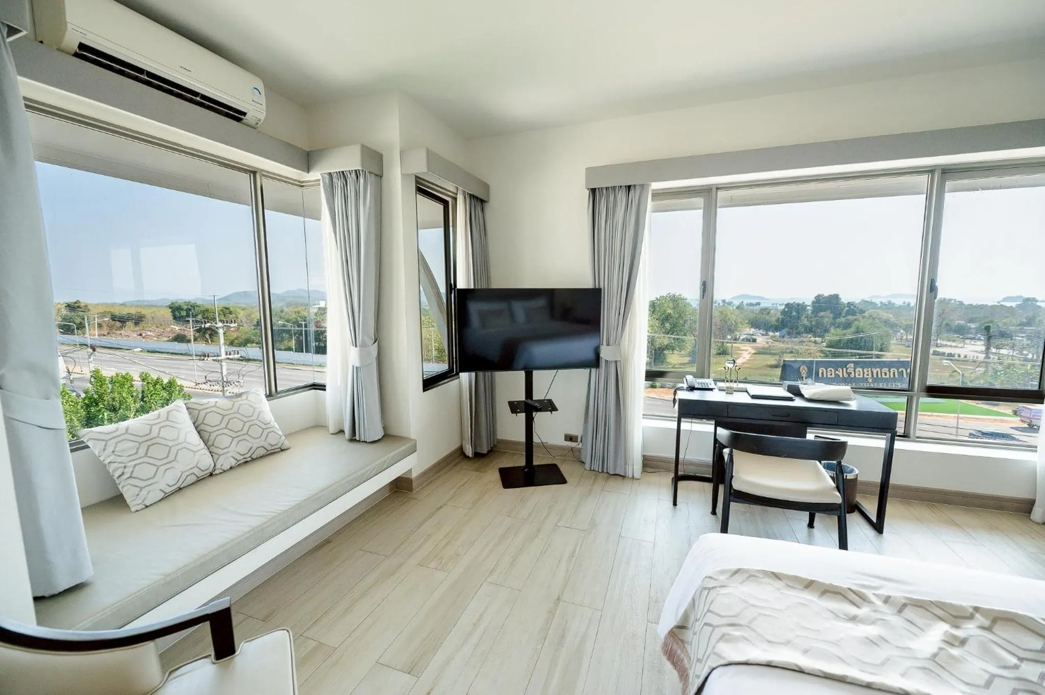 TV and multimedia in THE NAVY HOUSE HOTEL