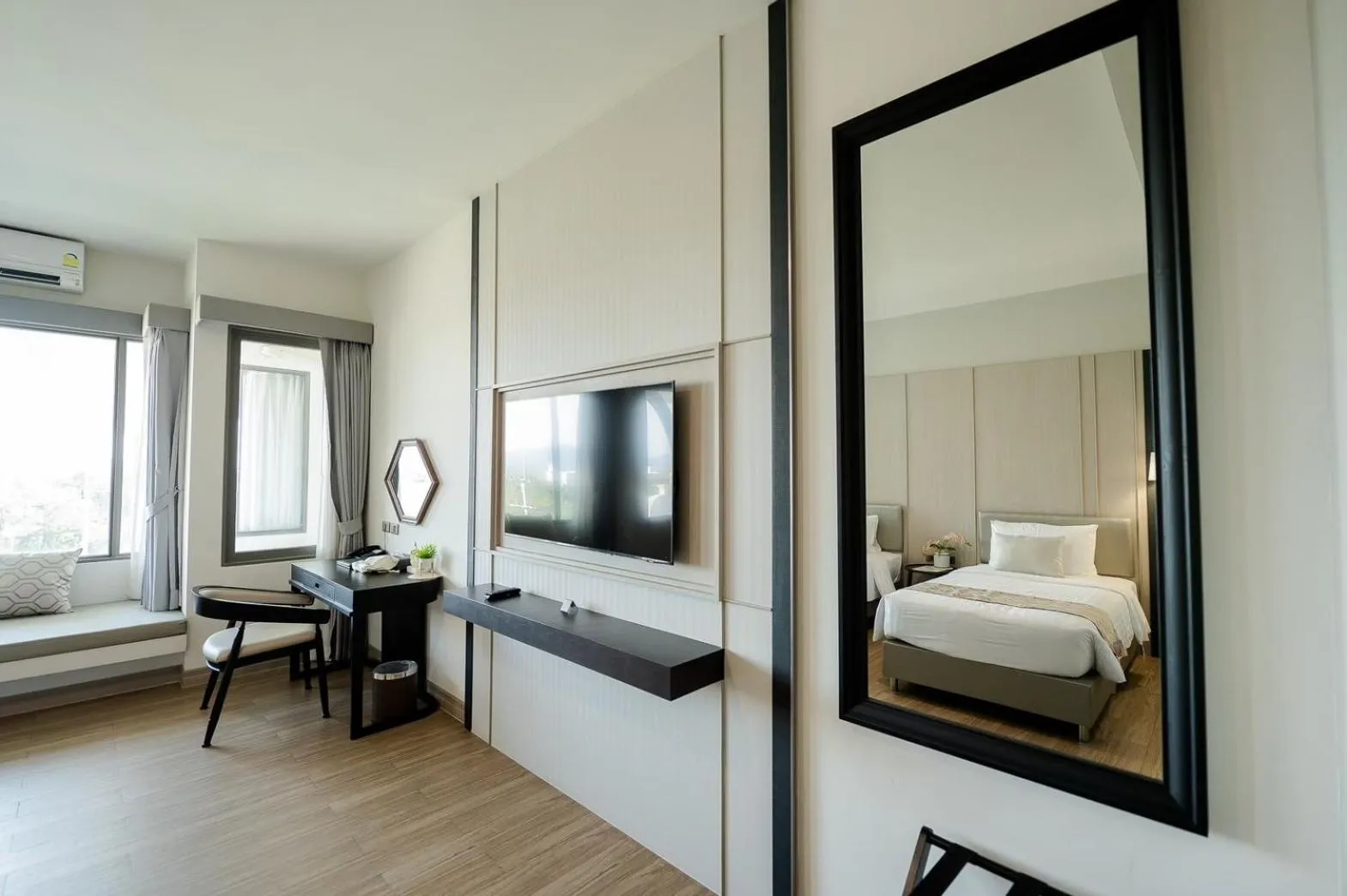 Seating area, Bed in THE NAVY HOUSE HOTEL