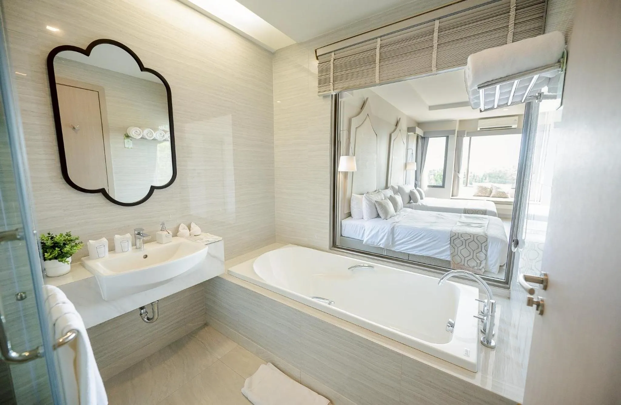 Bathroom, Bed in THE NAVY HOUSE HOTEL