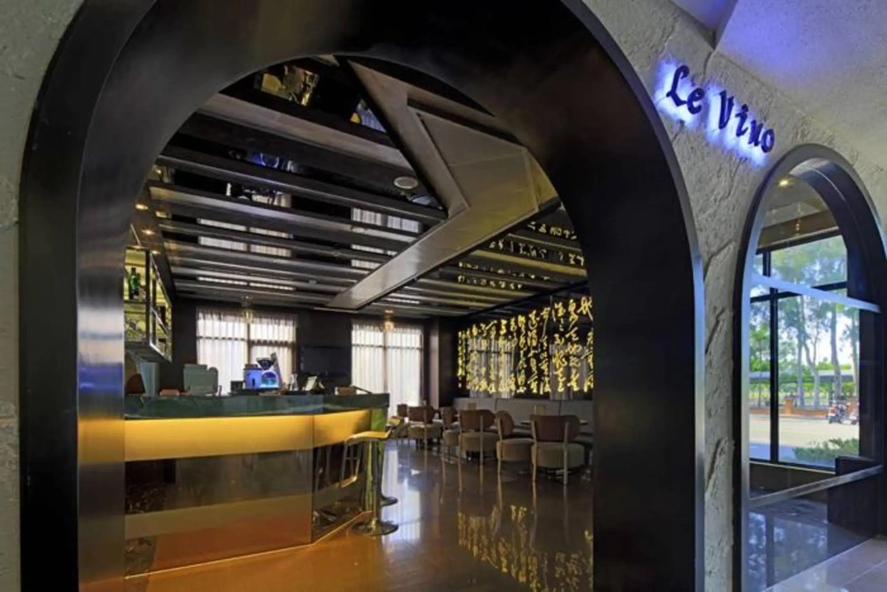 Lounge or bar in Golden Tulip - Aesthetics Lounge or bar in Golden Tulip - Aesthetics