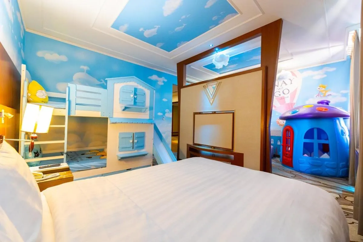 children, Bed in Golden Tulip - Aesthetics