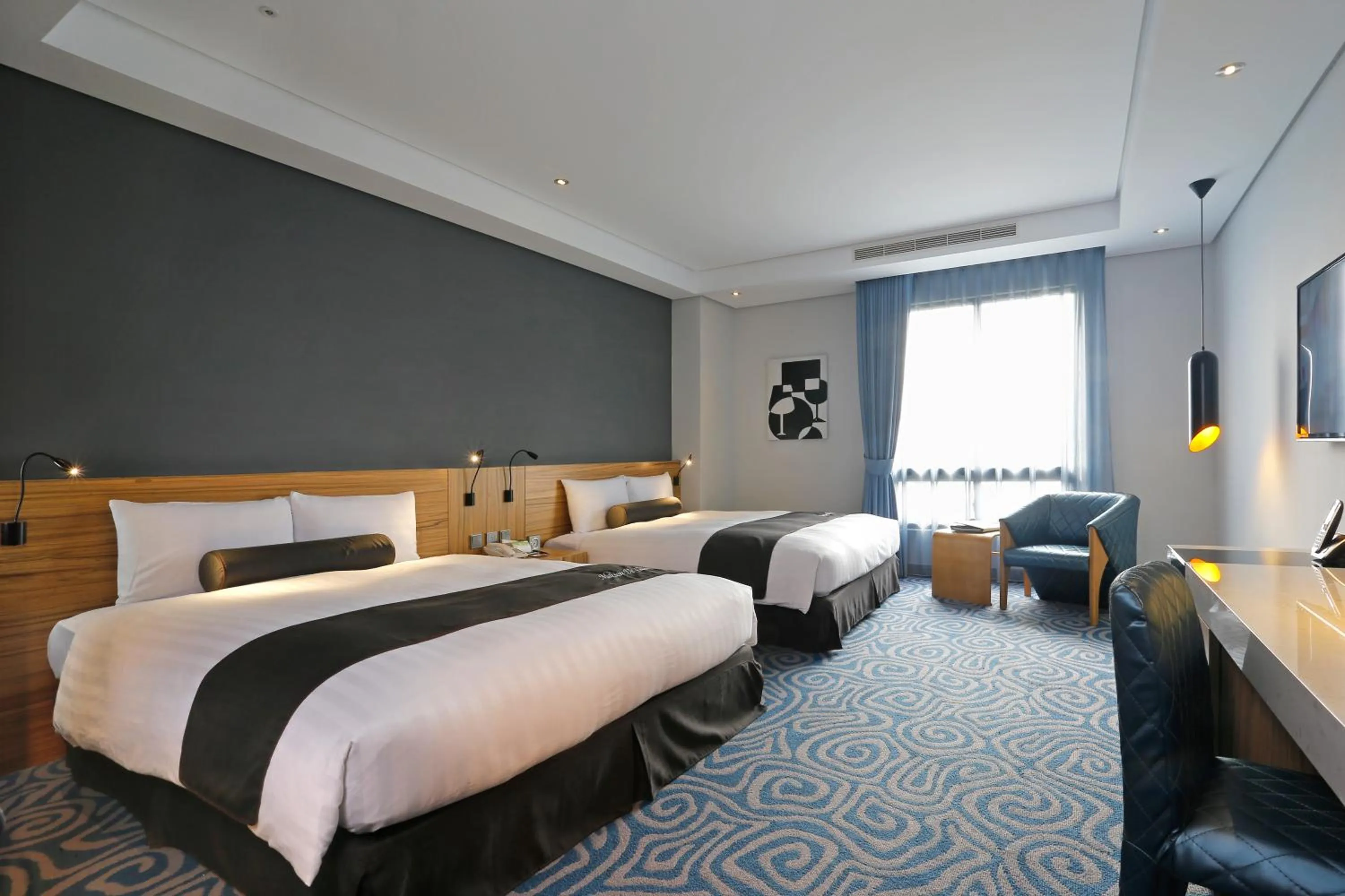 Bed in Golden Tulip - Aesthetics