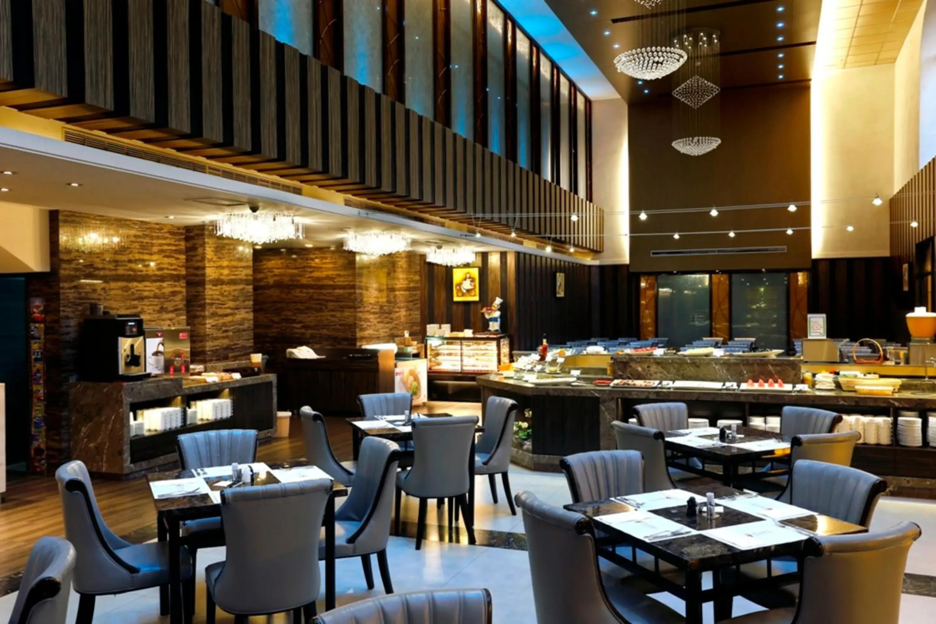 Restaurant/places to eat in Golden Tulip - Aesthetics Restaurant/places to eat in Golden Tulip - Aesthetics