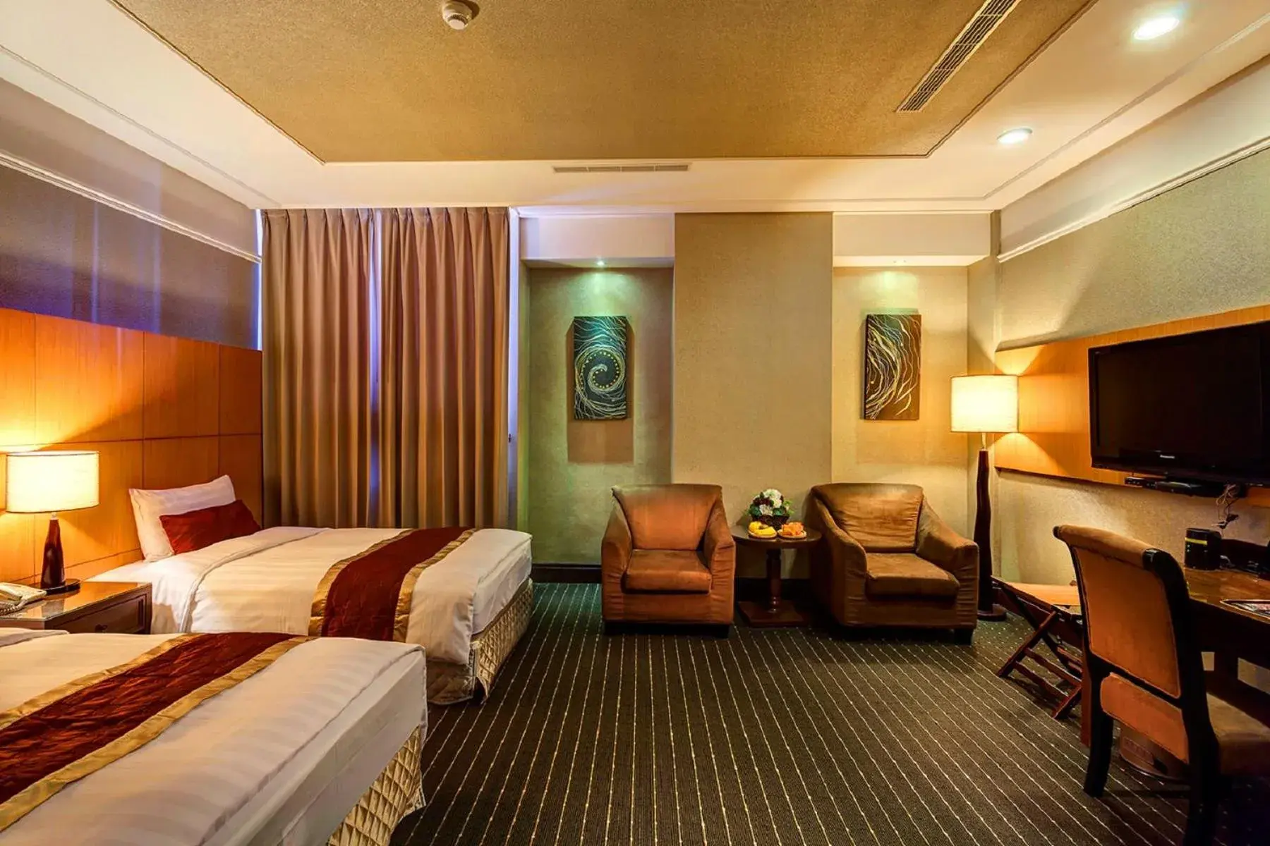 Photo of the whole room, Bed in Golden Tulip - Aesthetics Photo of the whole room, Bed in Golden Tulip - Aesthetics