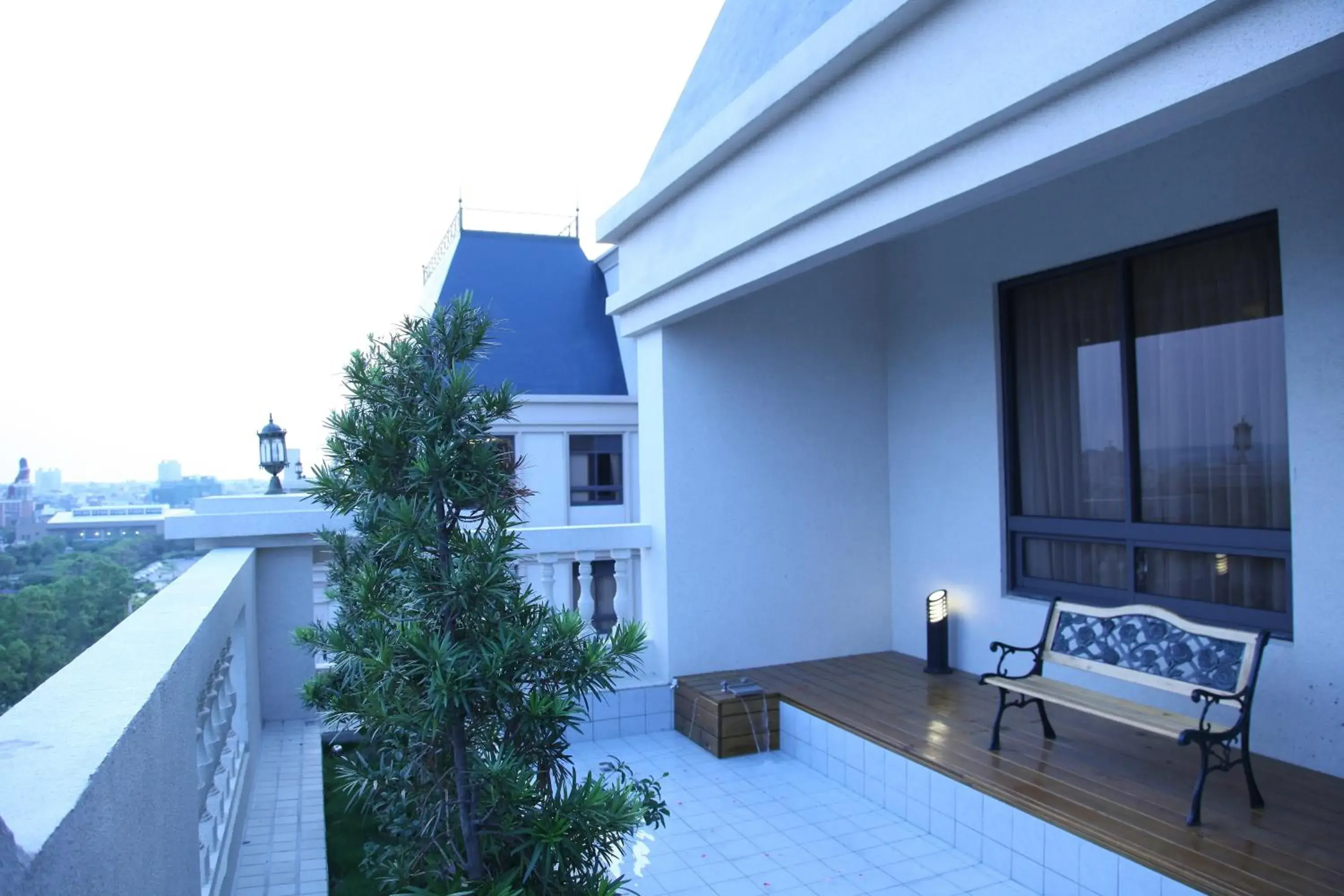 Facade/entrance in Golden Tulip - Aesthetics Facade/entrance in Golden Tulip - Aesthetics