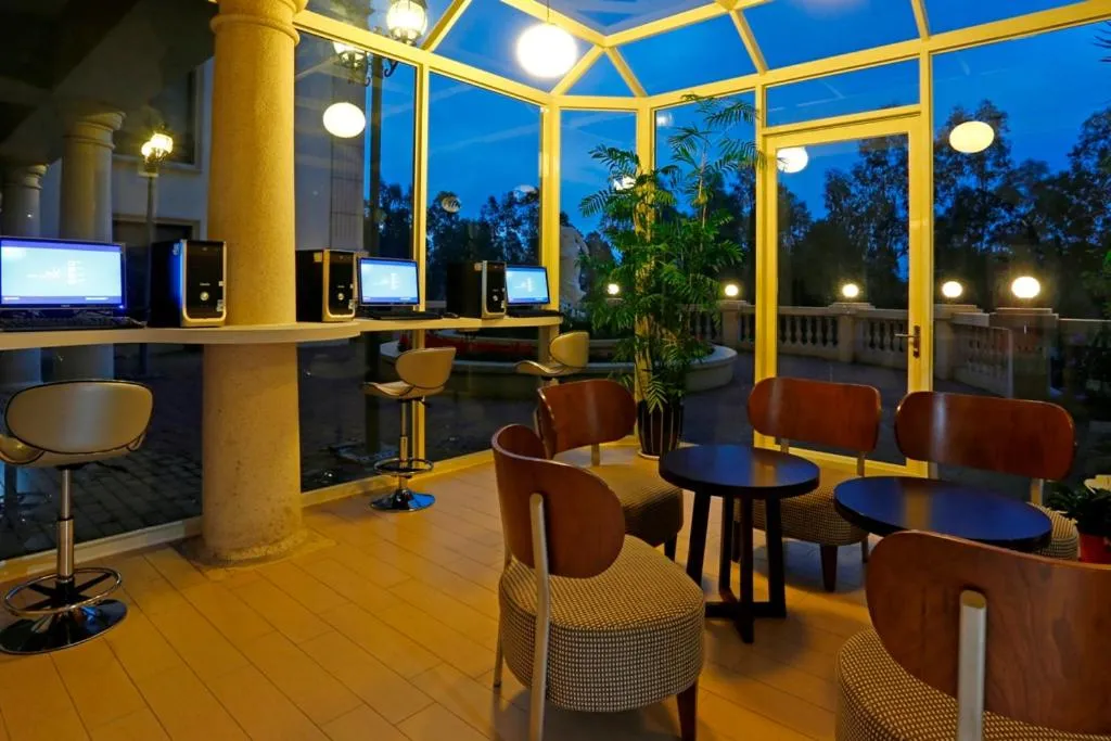 Business facilities in Golden Tulip - Aesthetics