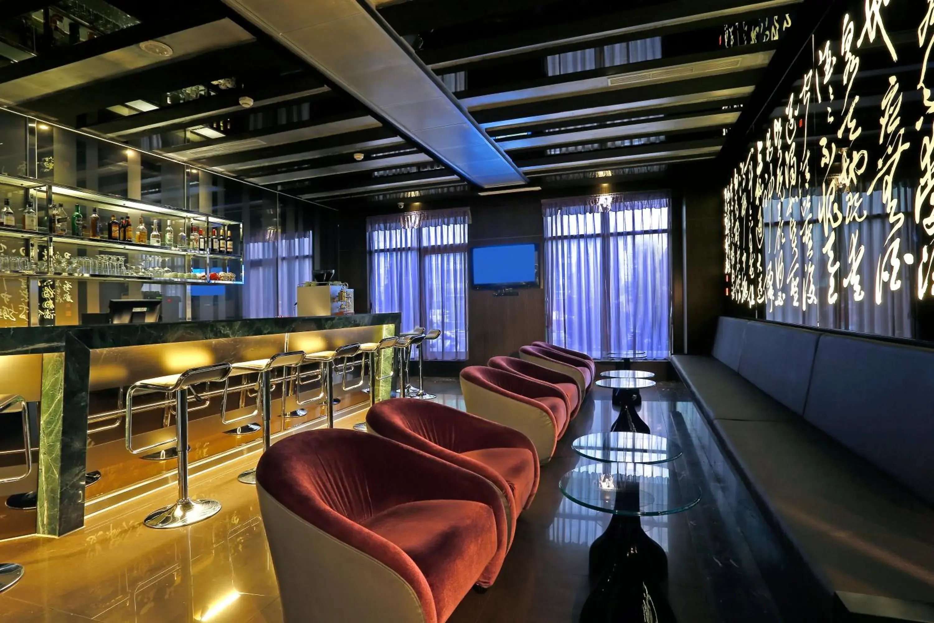 Lounge or bar in Golden Tulip - Aesthetics Lounge or bar in Golden Tulip - Aesthetics