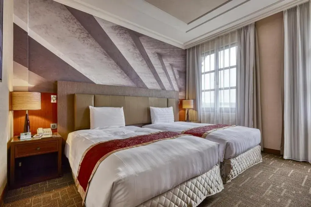 Bed in Golden Tulip - Aesthetics Bed in Golden Tulip - Aesthetics