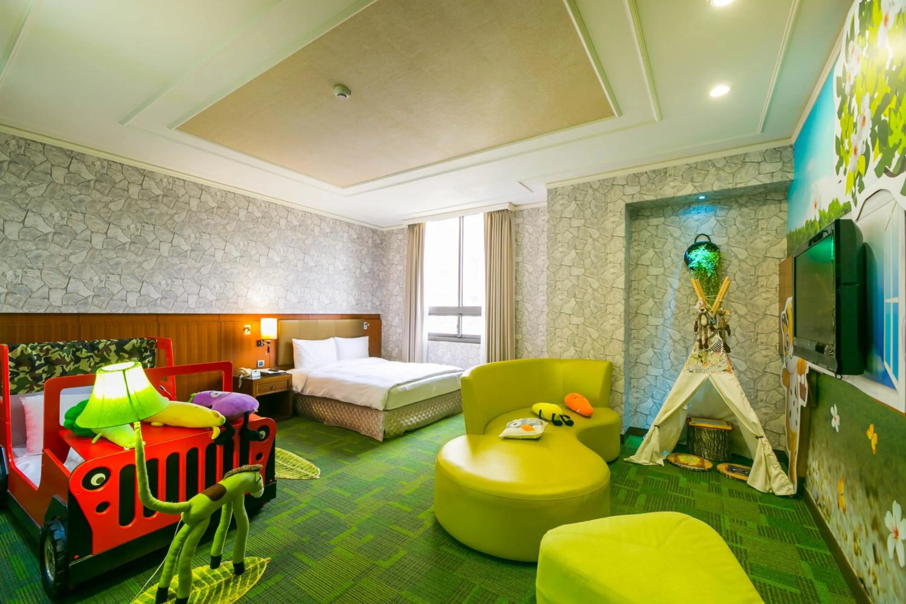 children, Bed in Golden Tulip - Aesthetics