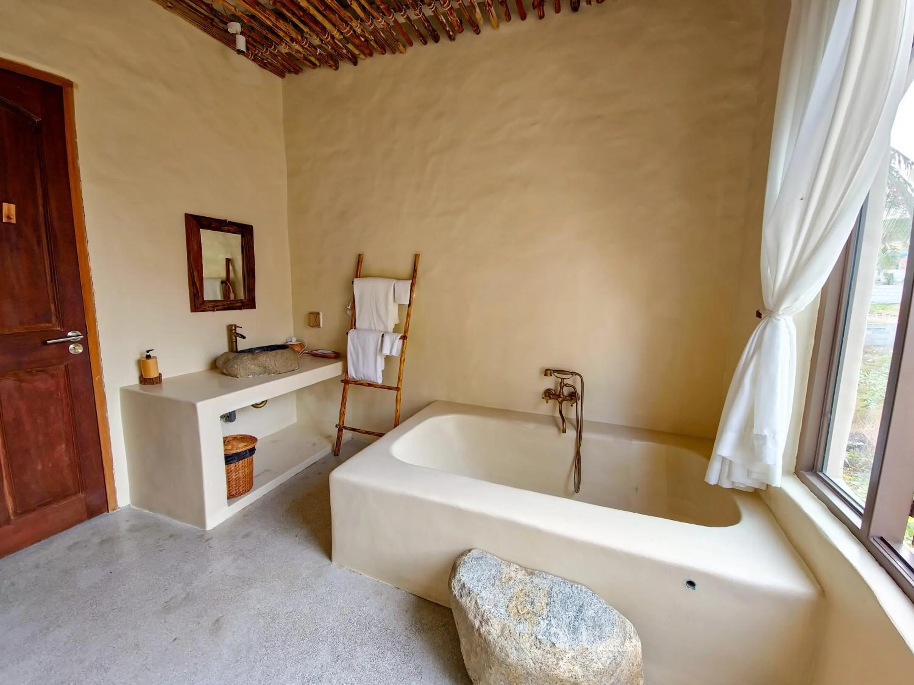 Bath in Red Sands Mui Ne