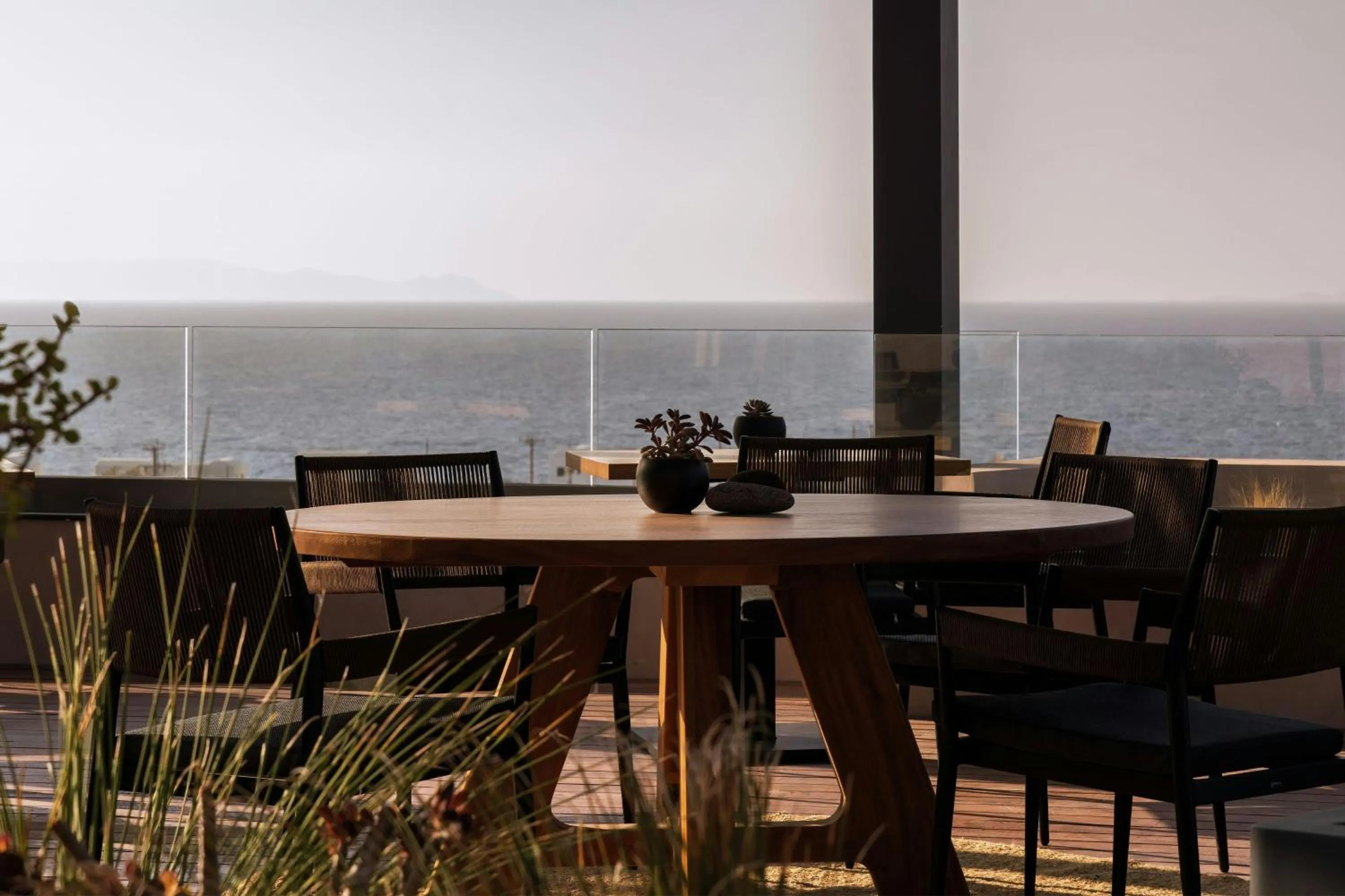 Lounge or bar in Domes Novos Santorini, Autograph Collection