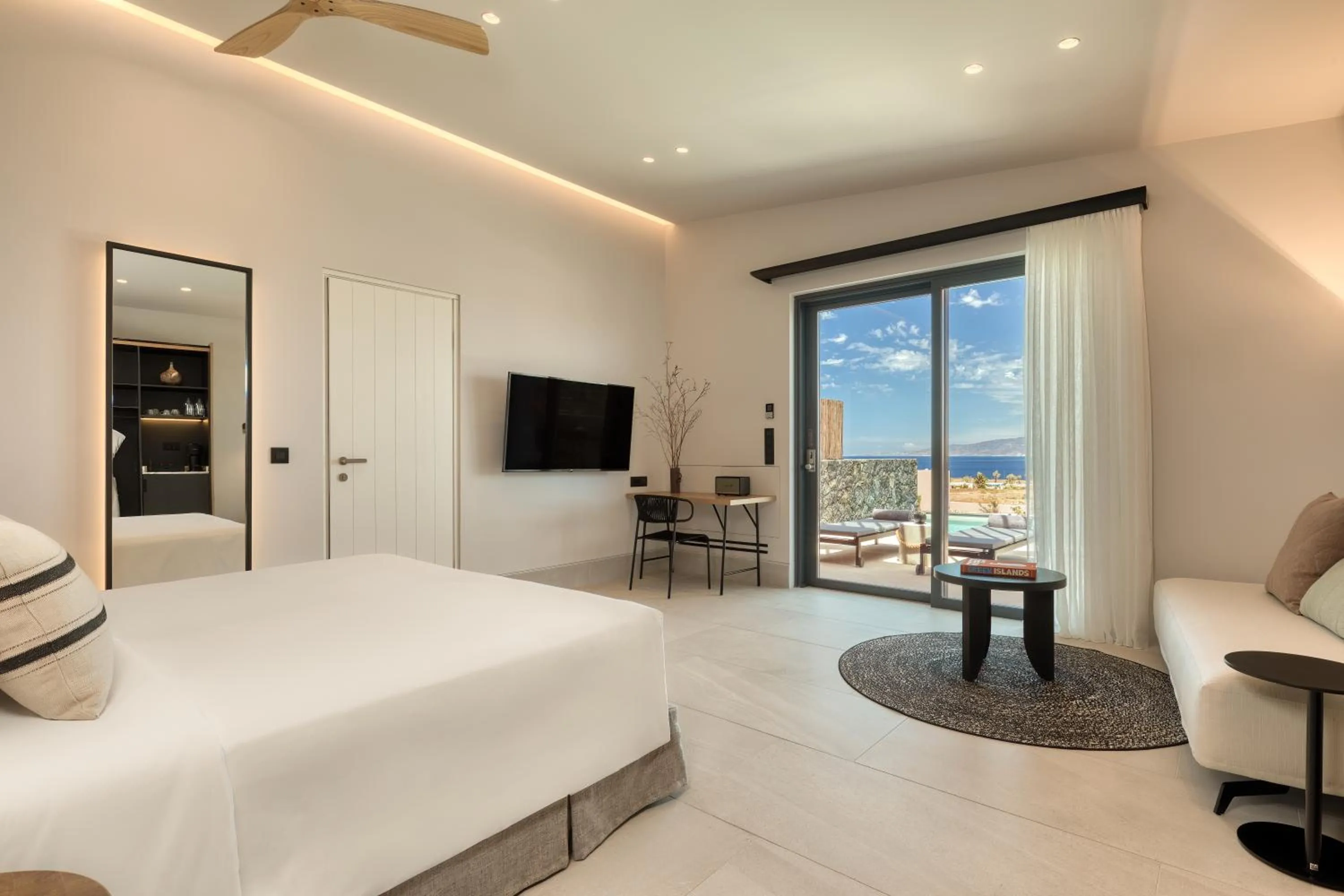 Patio, Bed in Domes Novos Santorini, Autograph Collection