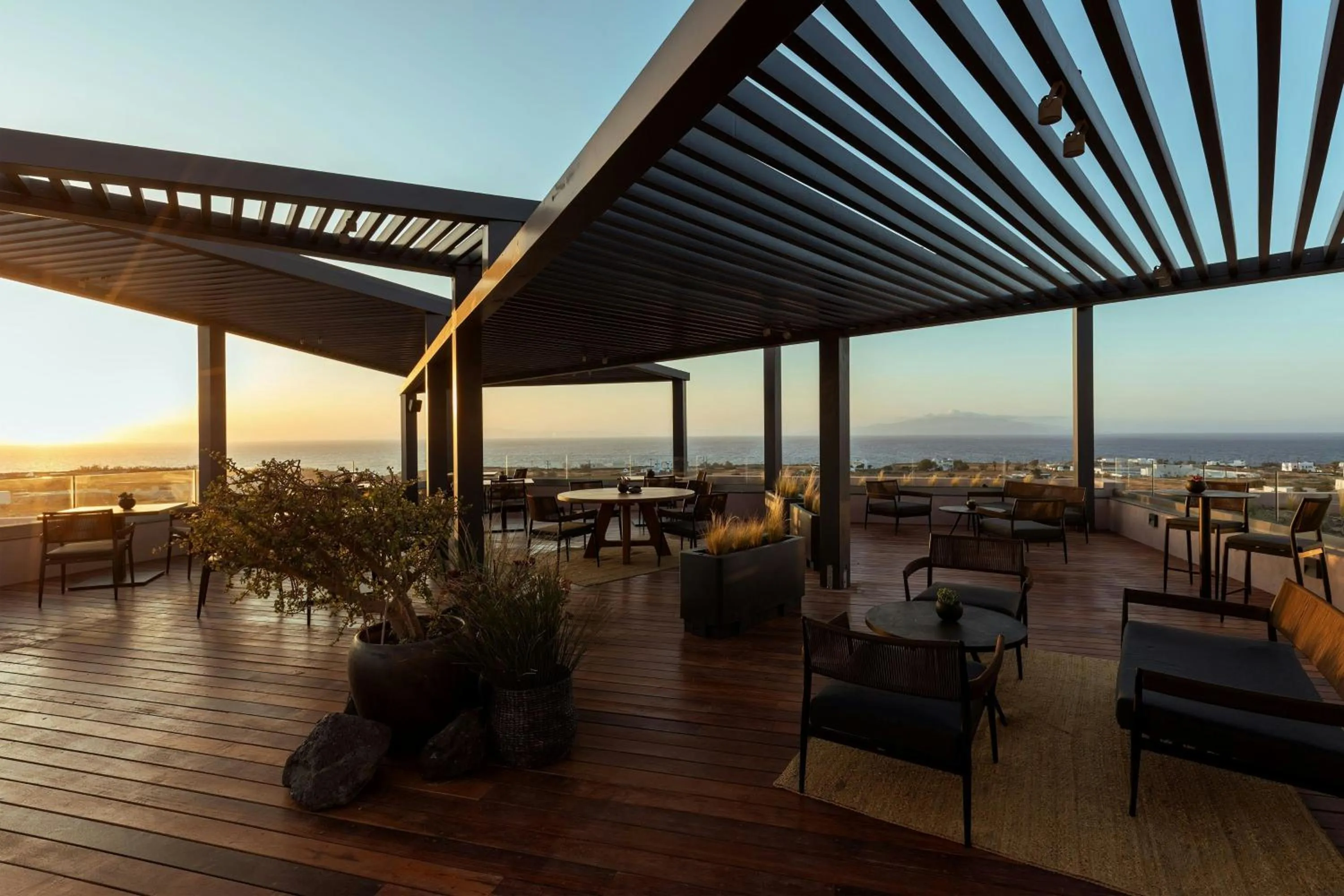 Lounge or bar in Domes Novos Santorini, Autograph Collection