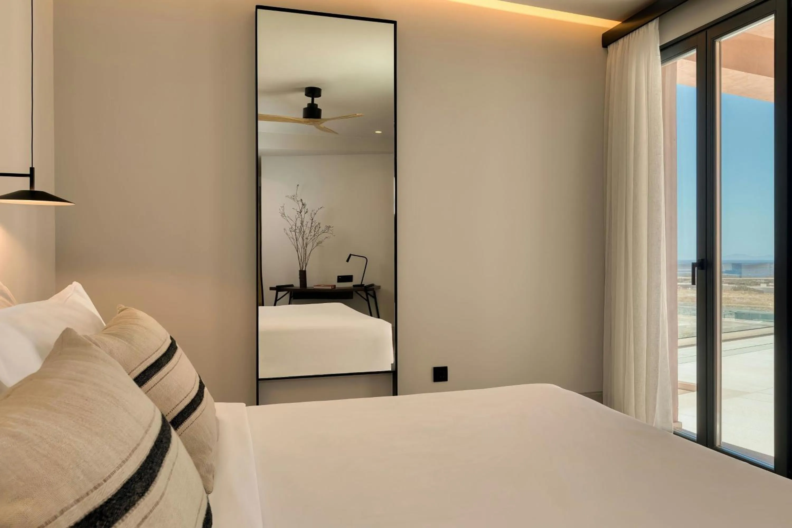 Swimming pool, Bed in Domes Novos Santorini, Autograph Collection