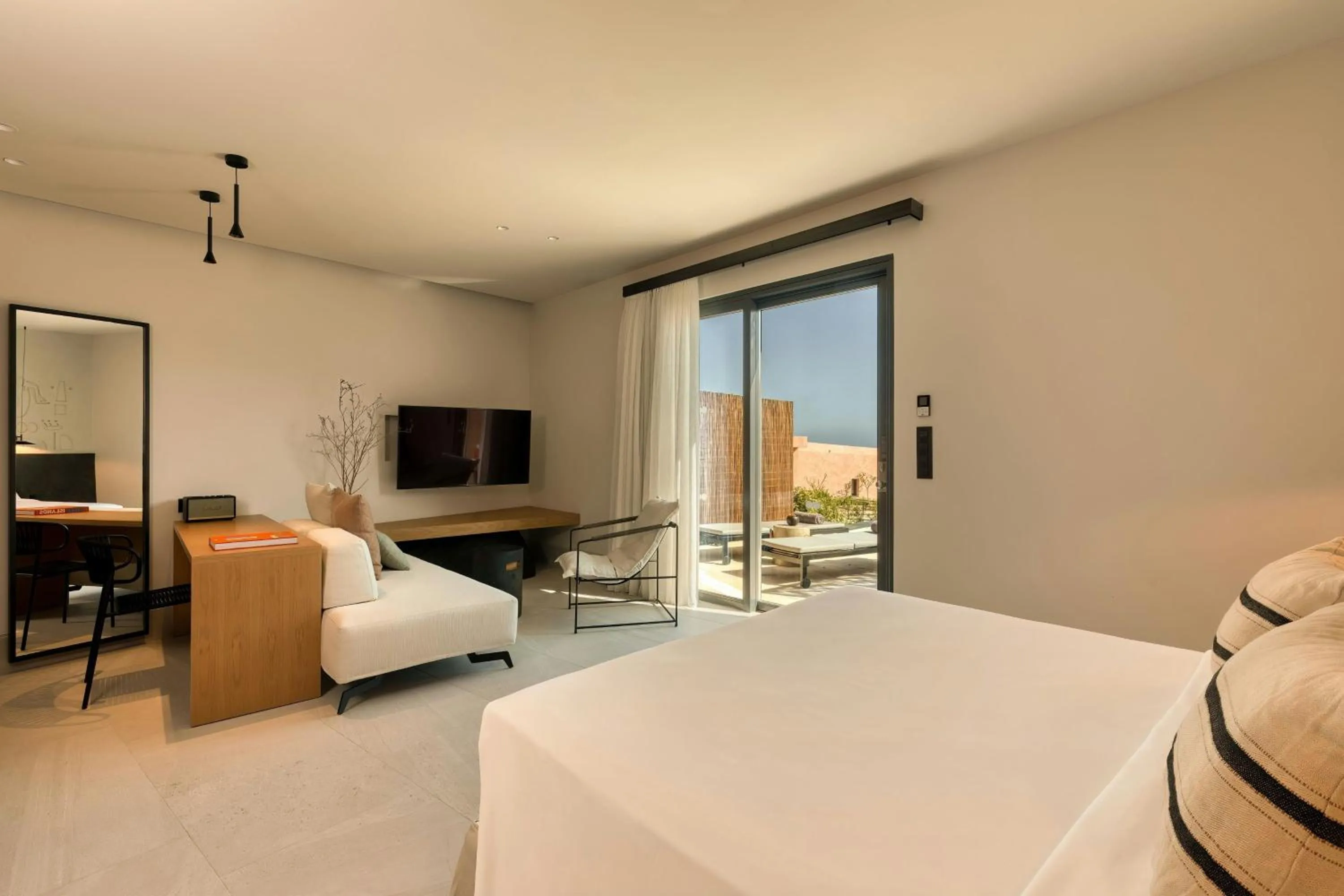 Swimming pool, Bed in Domes Novos Santorini, Autograph Collection