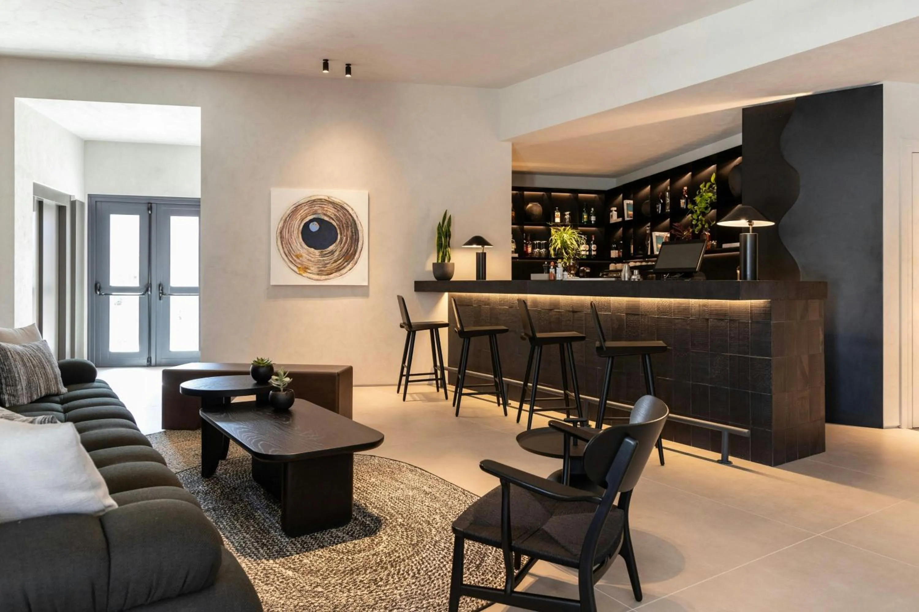 Lounge or bar in Domes Novos Santorini, Autograph Collection