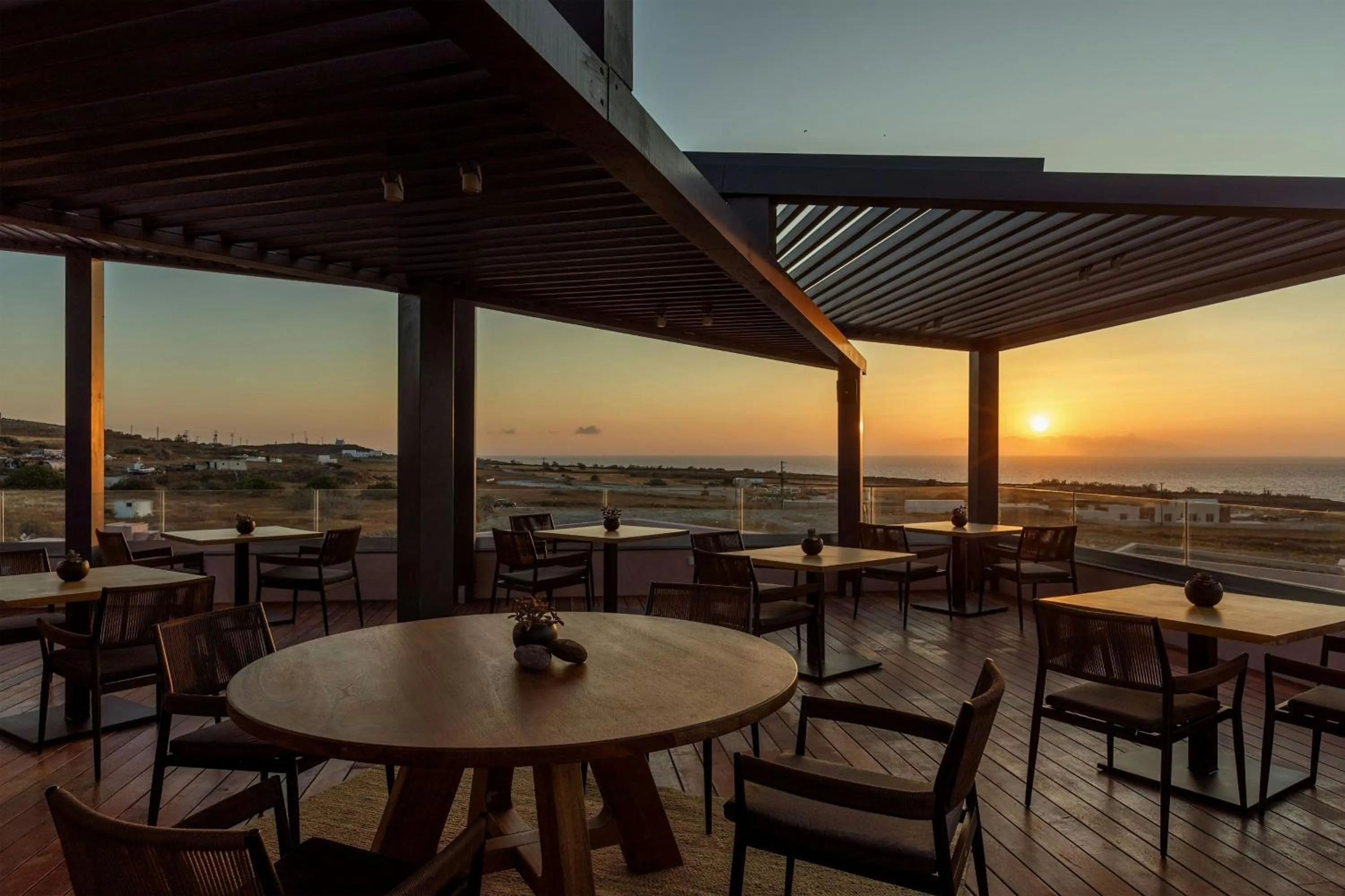 Lounge or bar in Domes Novos Santorini, Autograph Collection